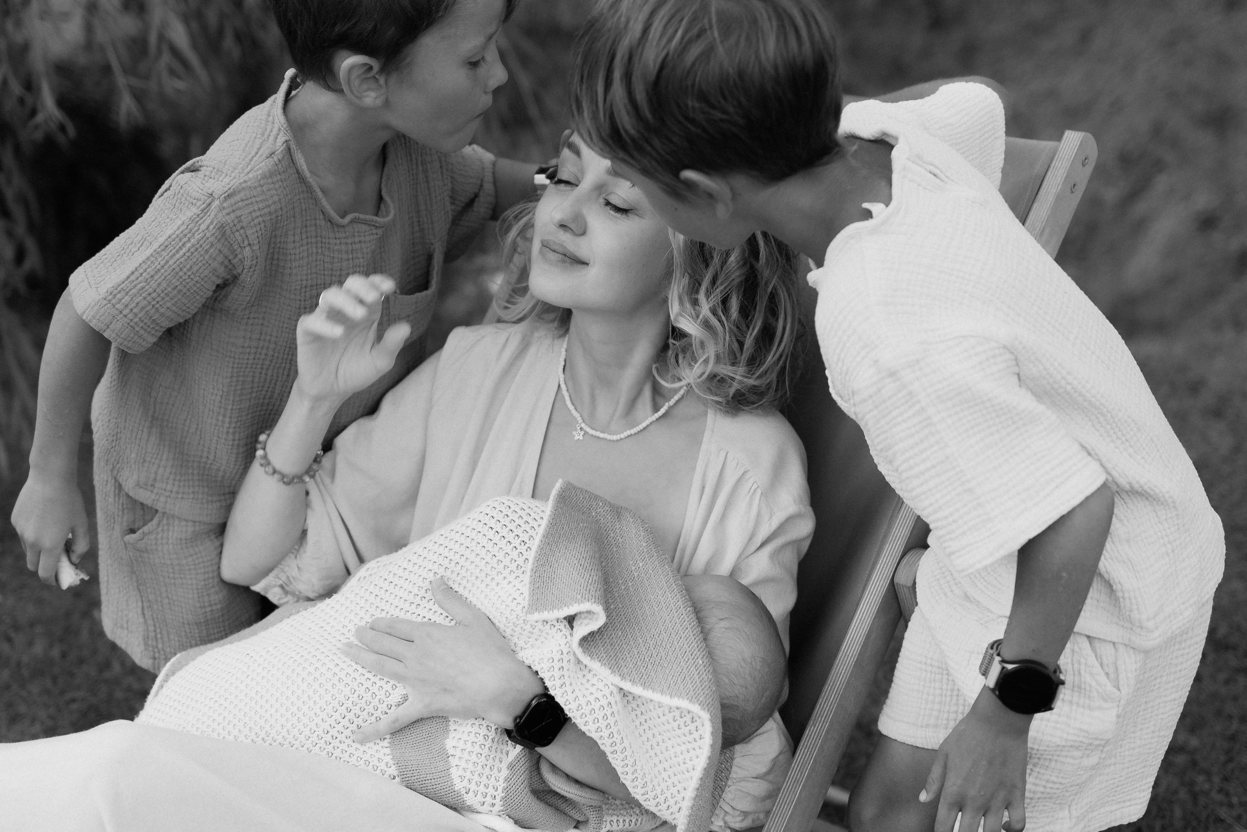 ЗНАКОМСТВО. ВИДЕОГРАФ, РЕЖИССЕР — КАТЯ ГУСЕВА