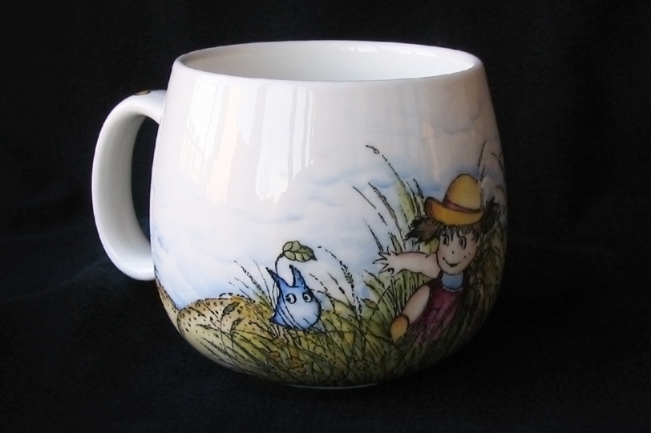 Кружка Тоторо спешит на помощь. Роспись фарфора на заказ в Санкт-Петербурге. 