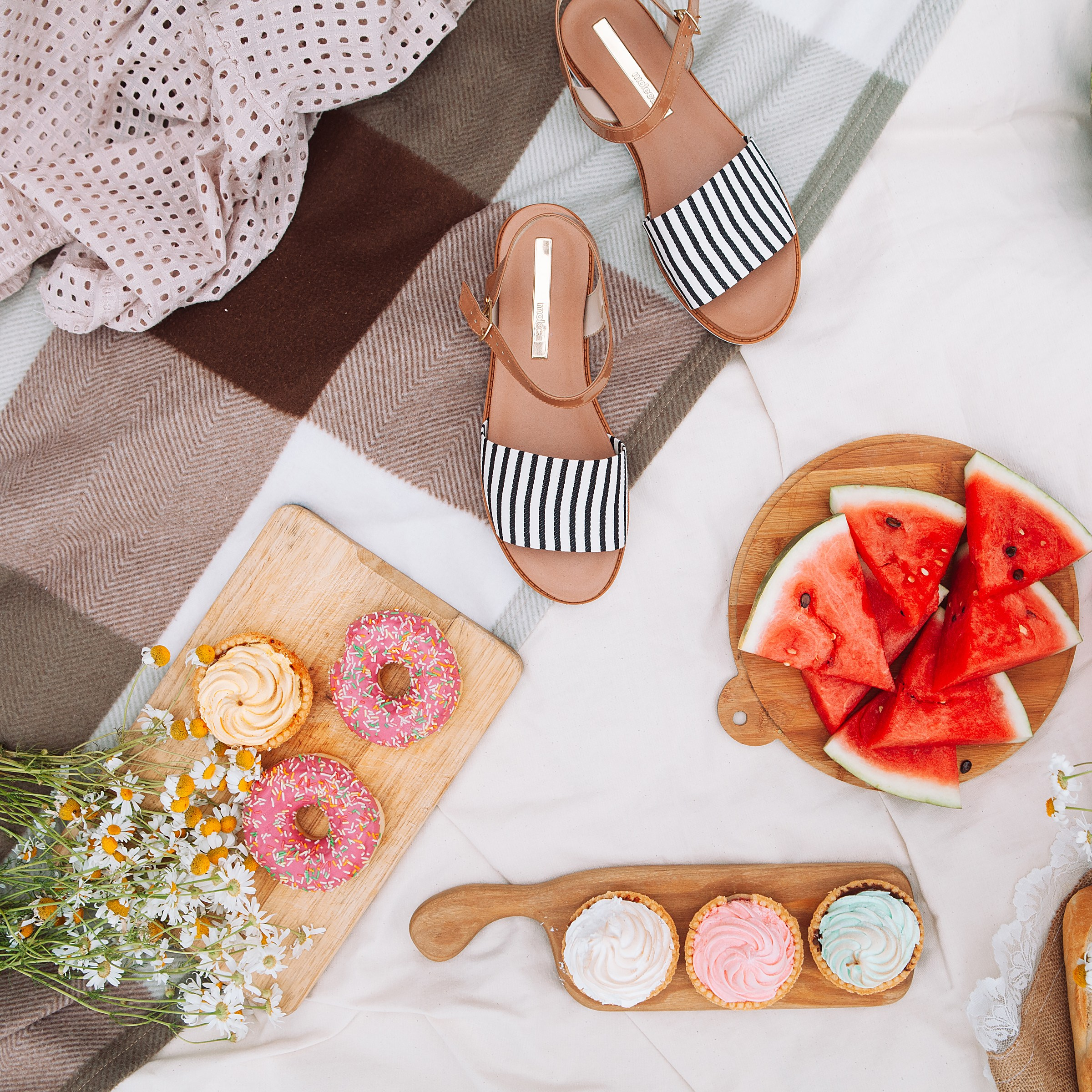 креативные фотографии вещей для магазина