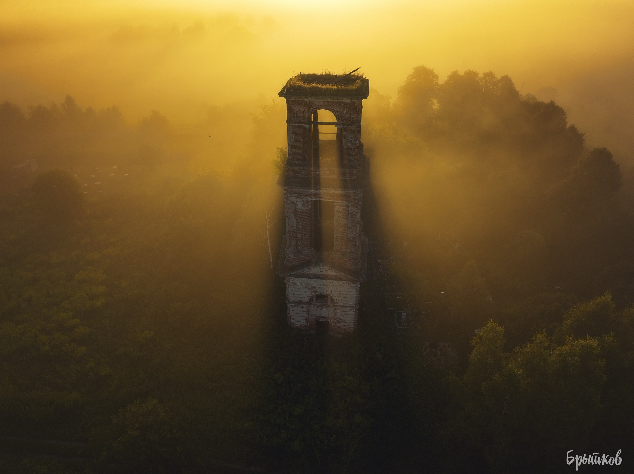 Колокольня церкви Успения Пресвятой Богородицы в Переволоках