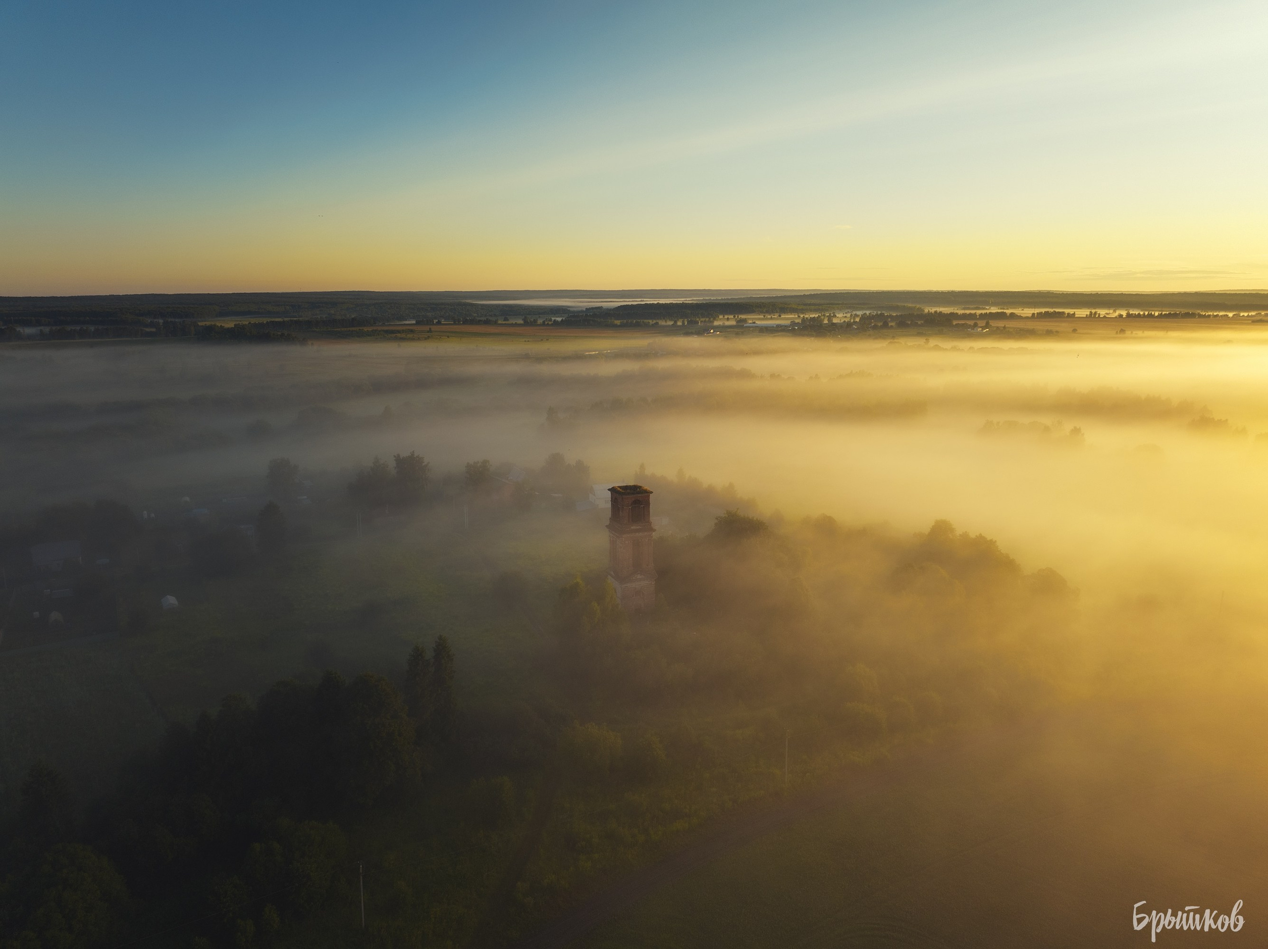 Колокольня церкви Успения Пресвятой Богородицы в Переволоках