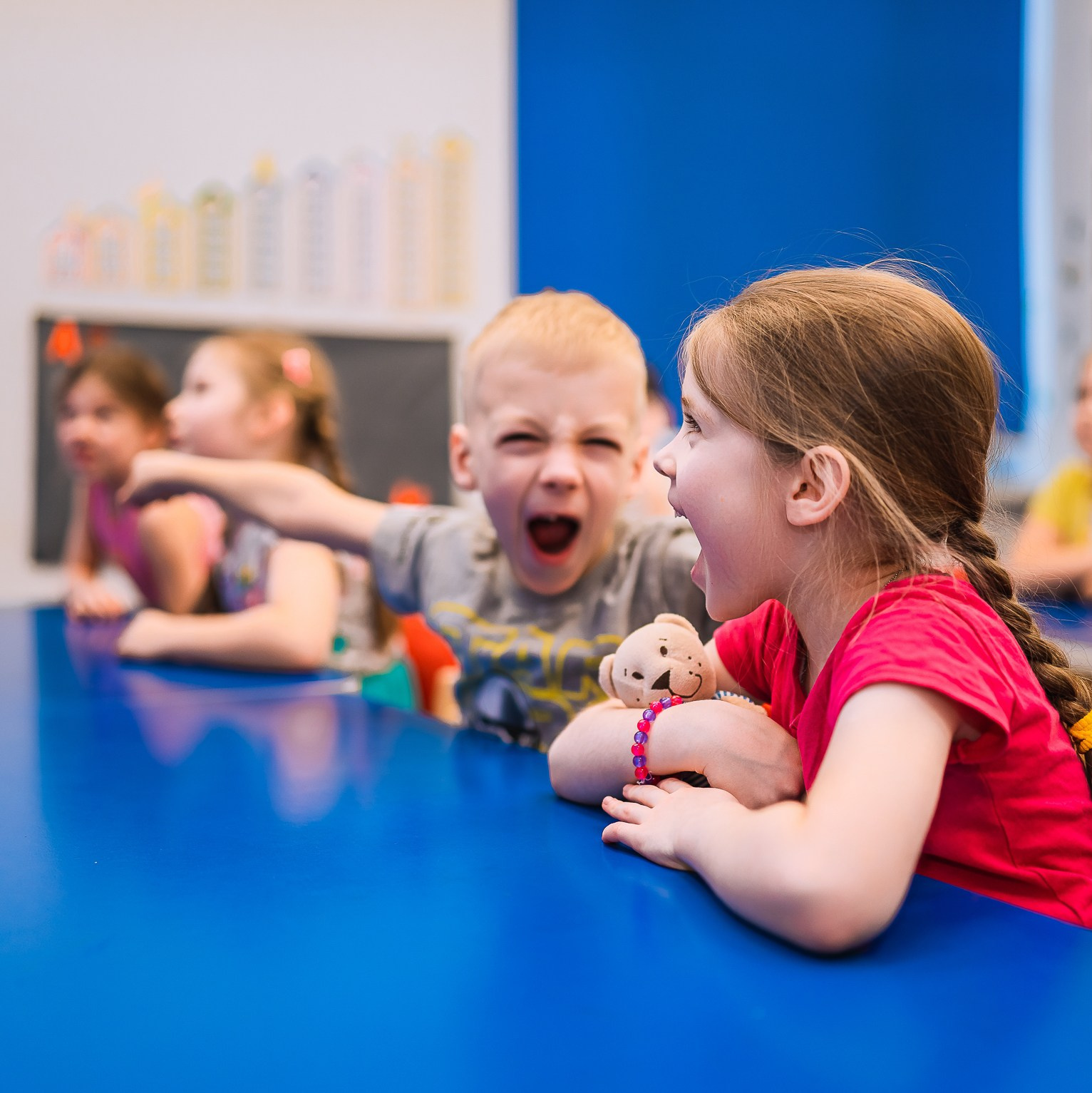 Видеооператор в детский сад коммунарка, видеооператор в детский сад бутово, видеооператор в детский сад тинао, видеооператор в детский сад троицк, видеооператор в школу коммунарка, видеооператор в школу бутово, снять видео школьного выпускного, видеограф на выпускной в школу, видеограф на выпускной в детский сад