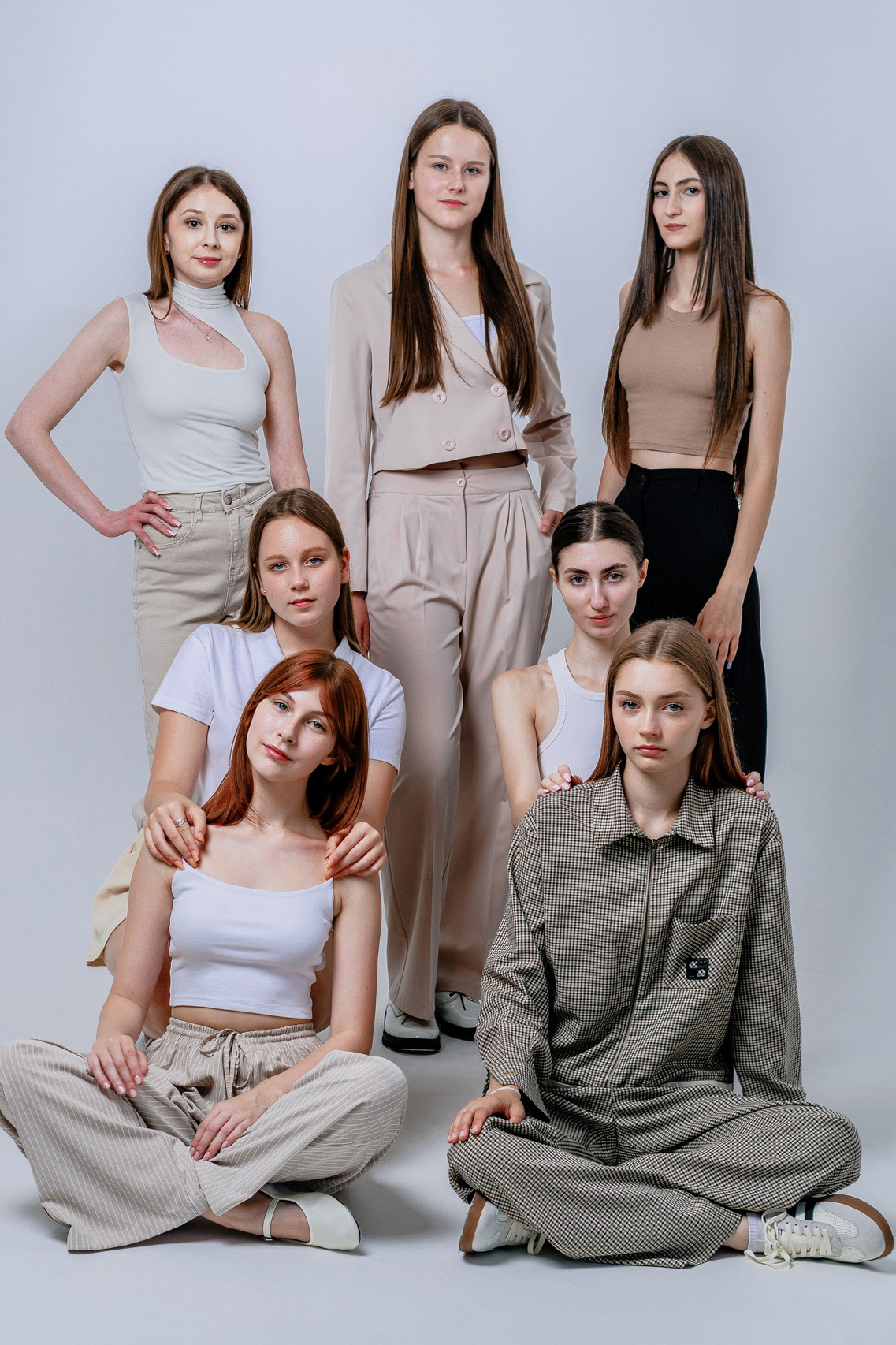 Фото выпускника в школьном интерьере — композиция с книжными полками. Выпускные альбомы Черкесск, Вырускные альбомы карачаевск, выпускные альбомы Георгиевск Выпускные альбомы Пятигорск, Выпускные альбомы Ставрополь, выпускные альбомы железноводск, Выпускные альбомы Кисловодск, Школьный фотограф Ставрополь, Школьный фотограф Черкесск, школьный фотограф Пятигорск, школьный фотограф Кисловодск