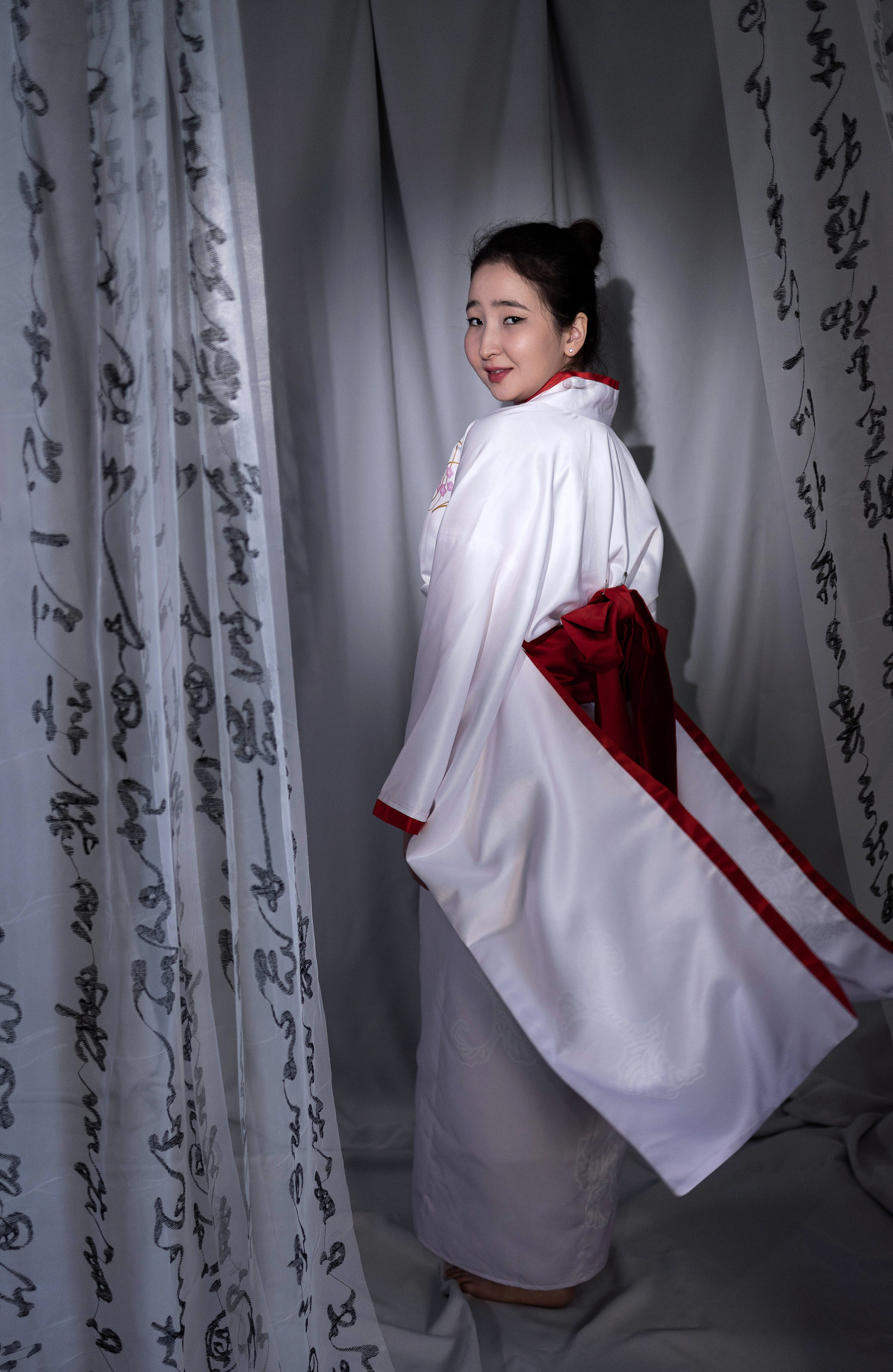 Кимоно и восточные образы. Интерьерная фотостудия Background в Омске