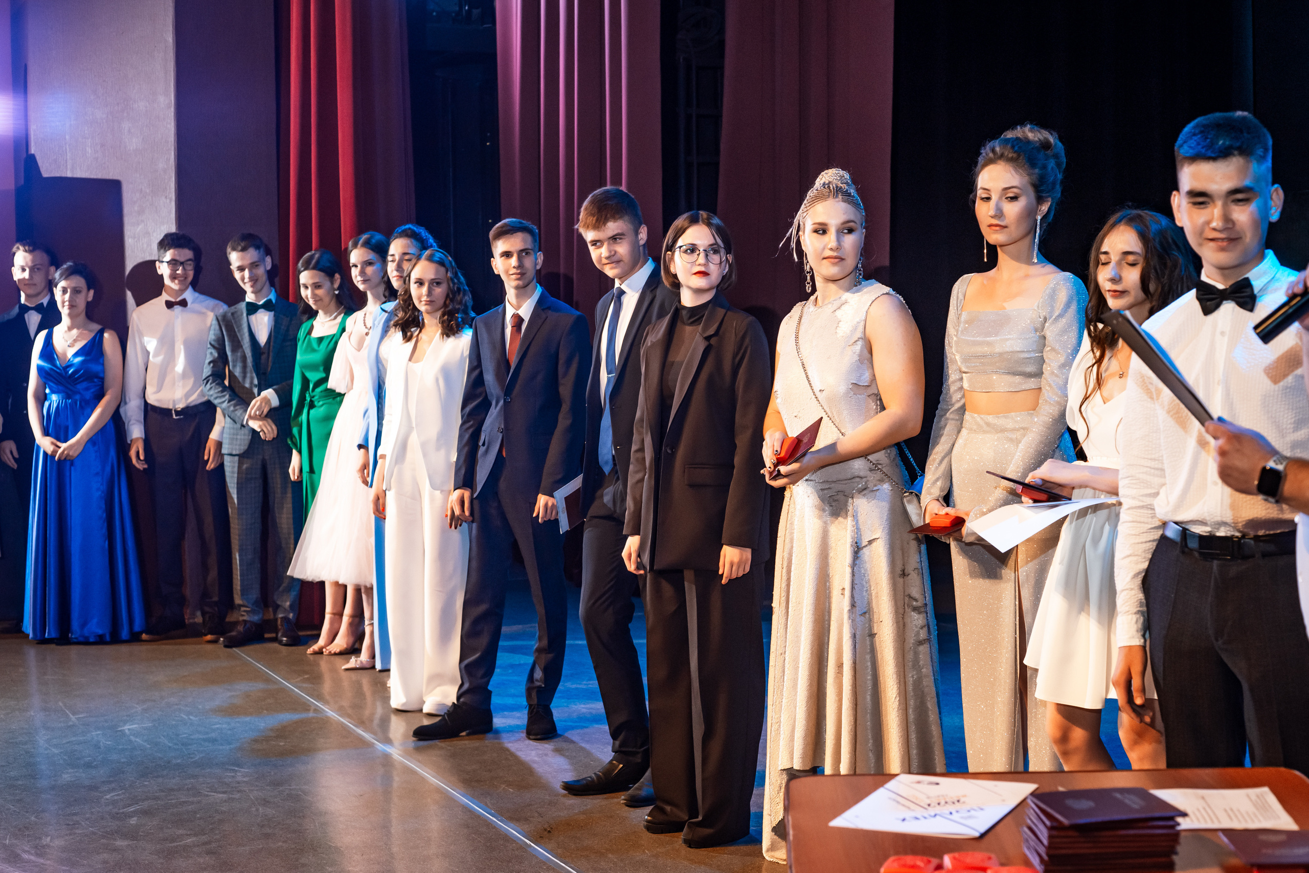 фотосессия выпускного, выпускной, выпускные альбомы, вручение аттестатов, выпускной вечер, саратов фотограф, фотограф на выпускной