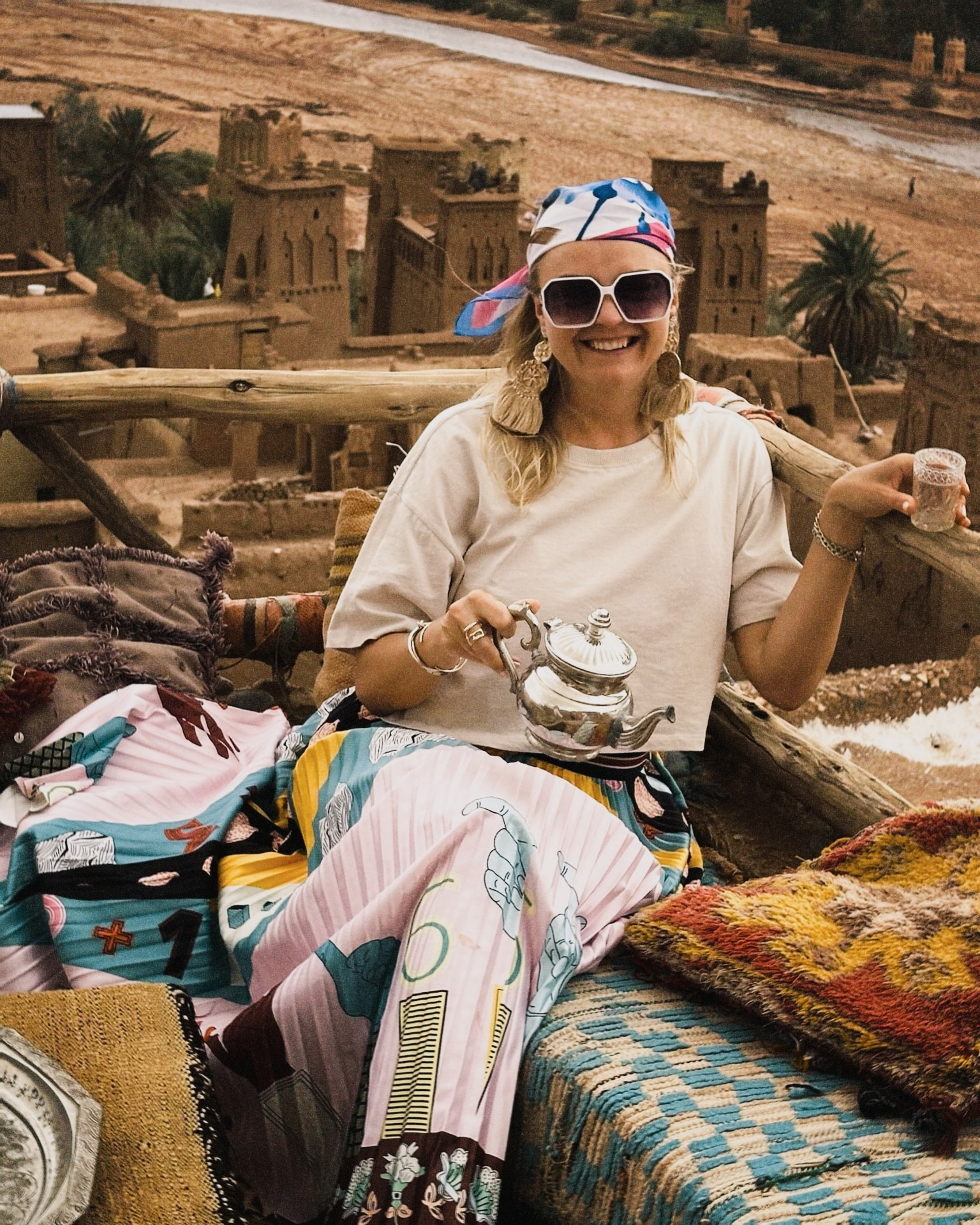 марокканский мятный чай на террасе вид на Айн-Бен-Хадду