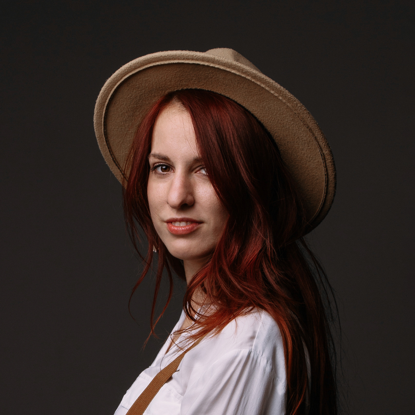 девушка фотограф в Москве, заказать репортаж съемку контента, лавстори