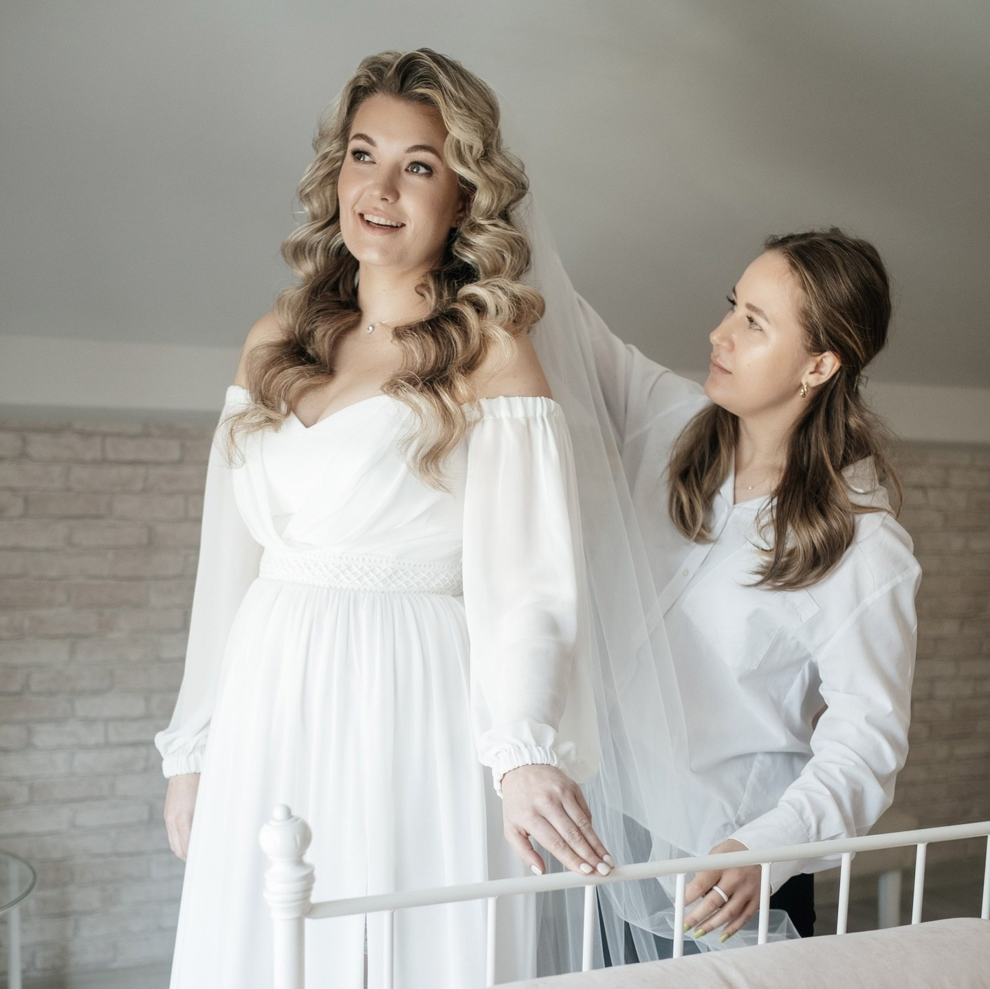 Лесной берег, Белоснежная веранда