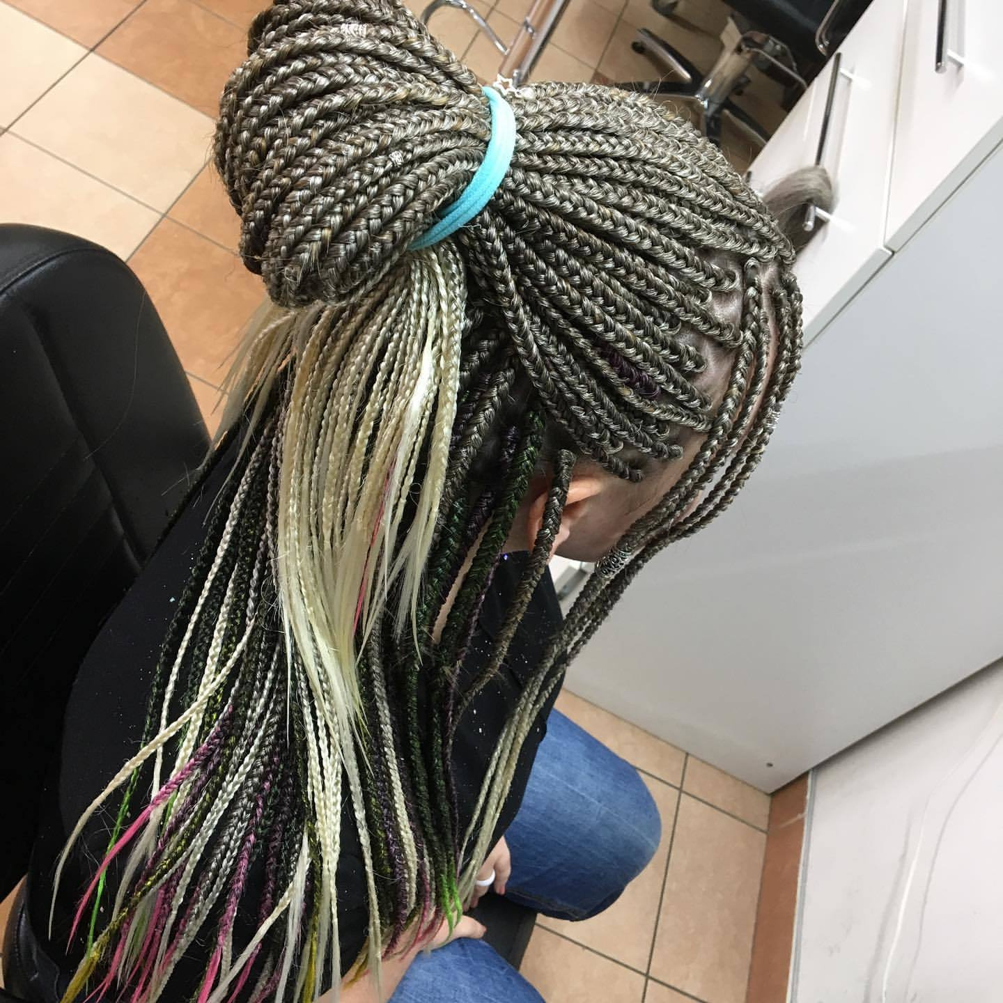 Курсы плетения афрокос в Томске. Курсы маникюра и наращивания ресниц в Томске