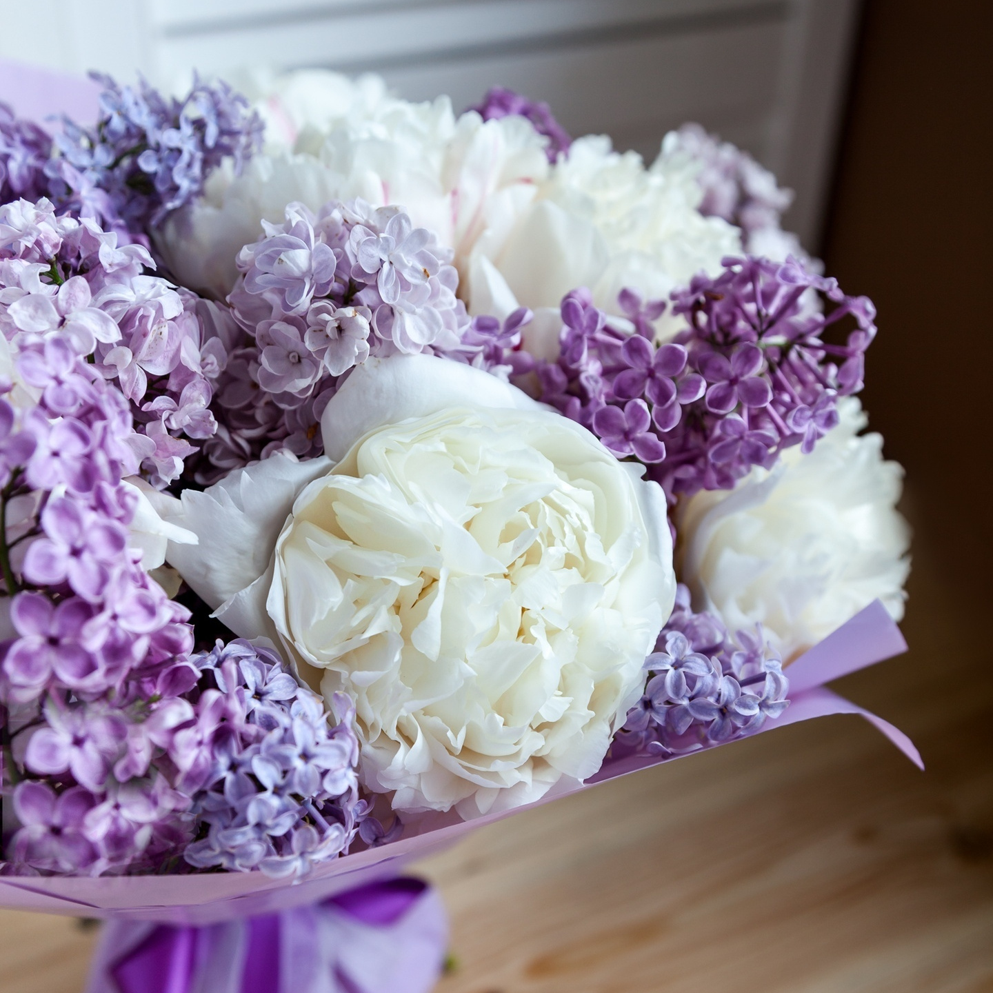 Белые пионы и сирень. Флорист Маргарита Гладкова