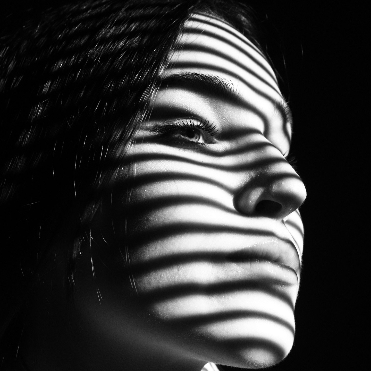 портрет с натуральным освещением и мягким размытым фоном фото Владимир Лёвин