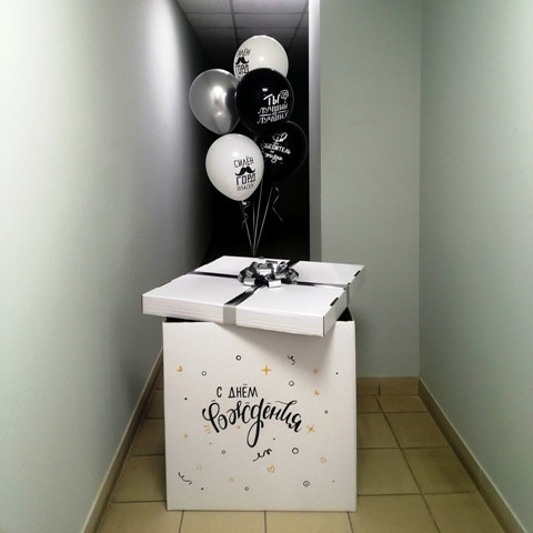 Коробка с шарами. Студия праздничного декора