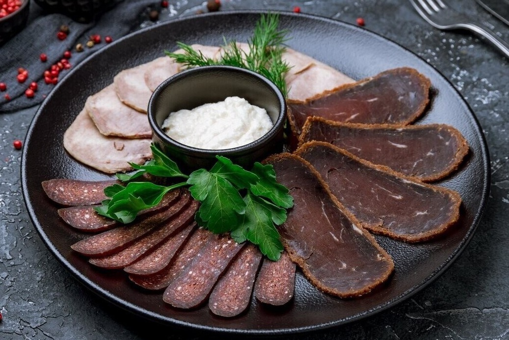 Холодные закуски. Грузинская кухня. Доставка блюд по меню. Доставка комплексных обедов