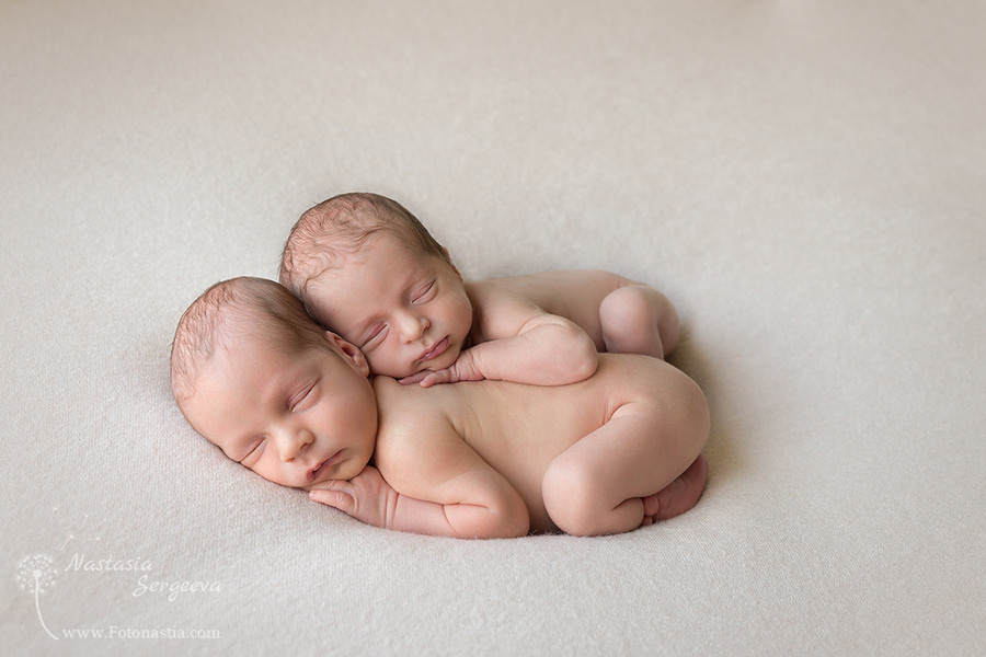 Фотосессия новорождённой двойни. Фотограф на роды и ньюборн в Санкт-Петербурге | Настасья Сергеева
