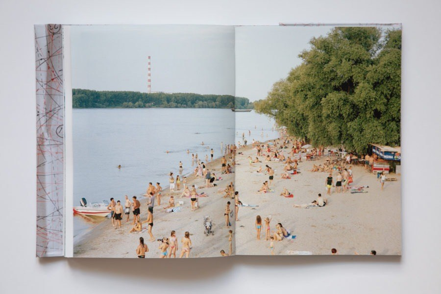 ОБЗОР АКТУАЛЬНЫХ ФОТОКНИГ: Улица Rue Désiré Chevalier. Самоорганизация Низина