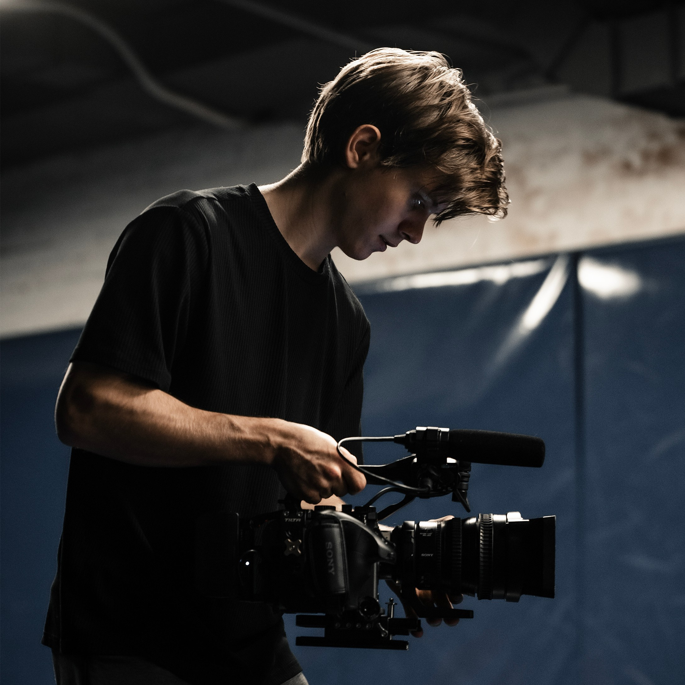 Контакты. Оператор | DOP | Чарли