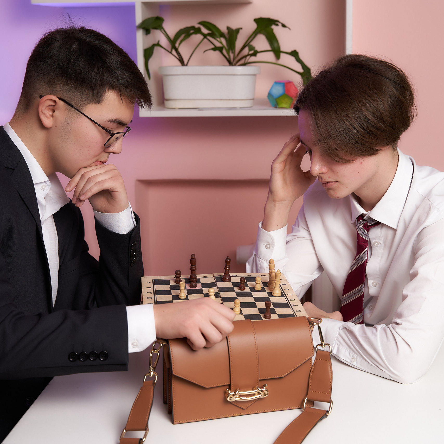 Школьный фотограф в Уральске, студия | Классный Школьный Альбом