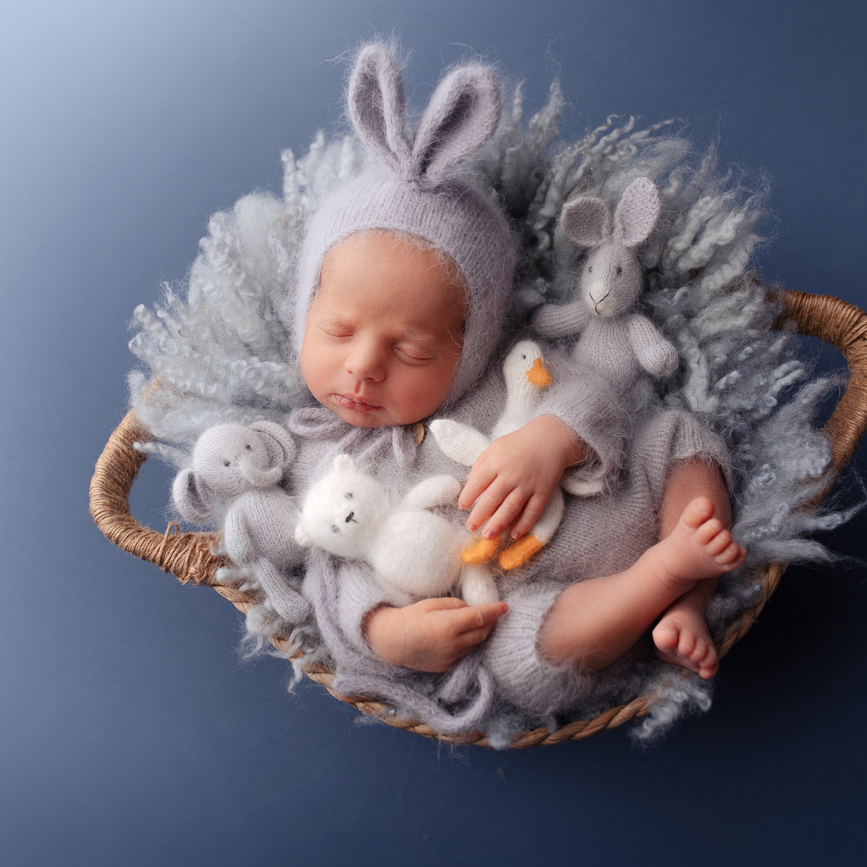 Новорожденные. Детский фотограф новорожденных Москва. годики под ключ. своя студия