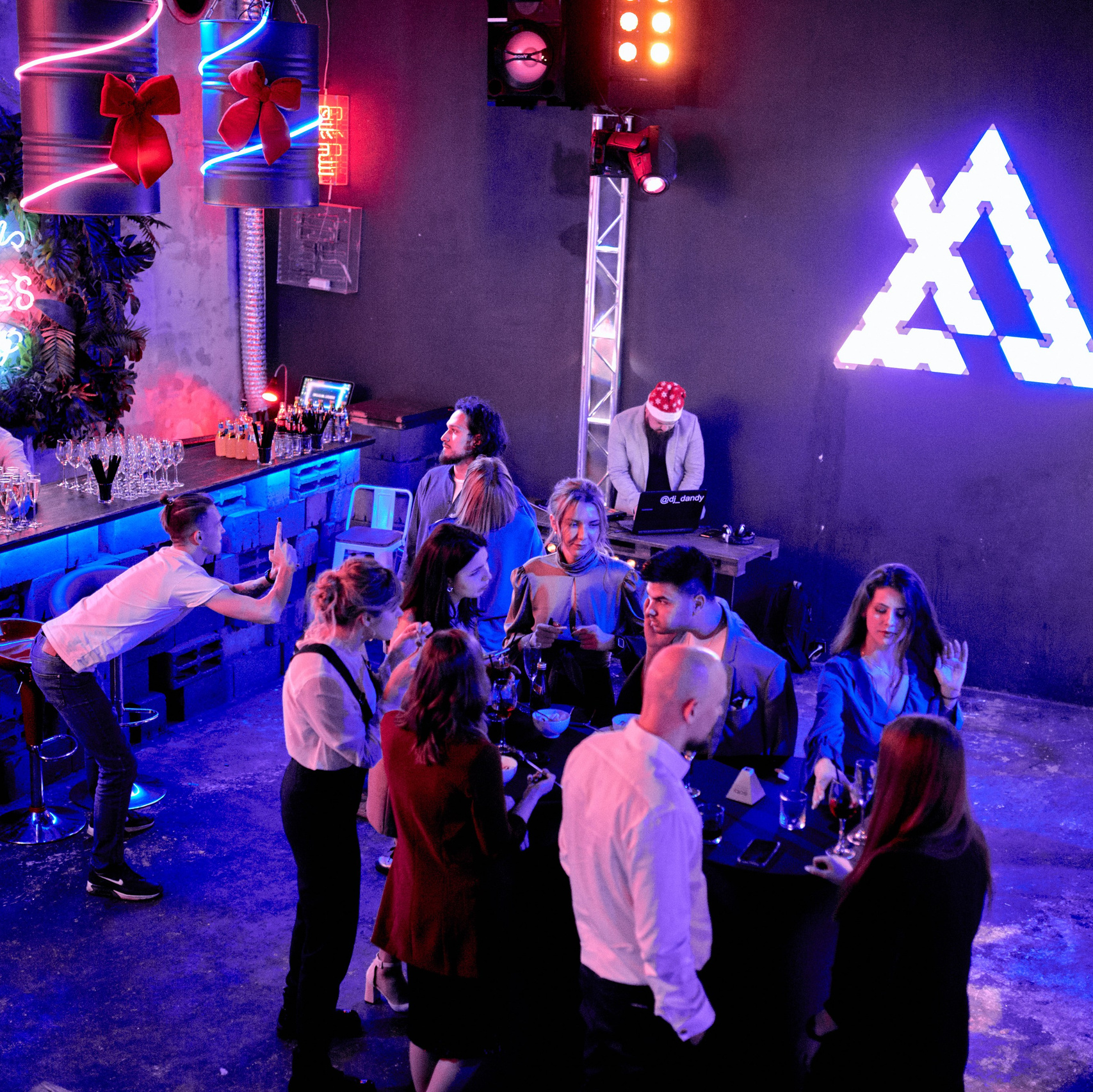 Корпоративная съёмка сотрудников рекламного агентства – фотография общего плана