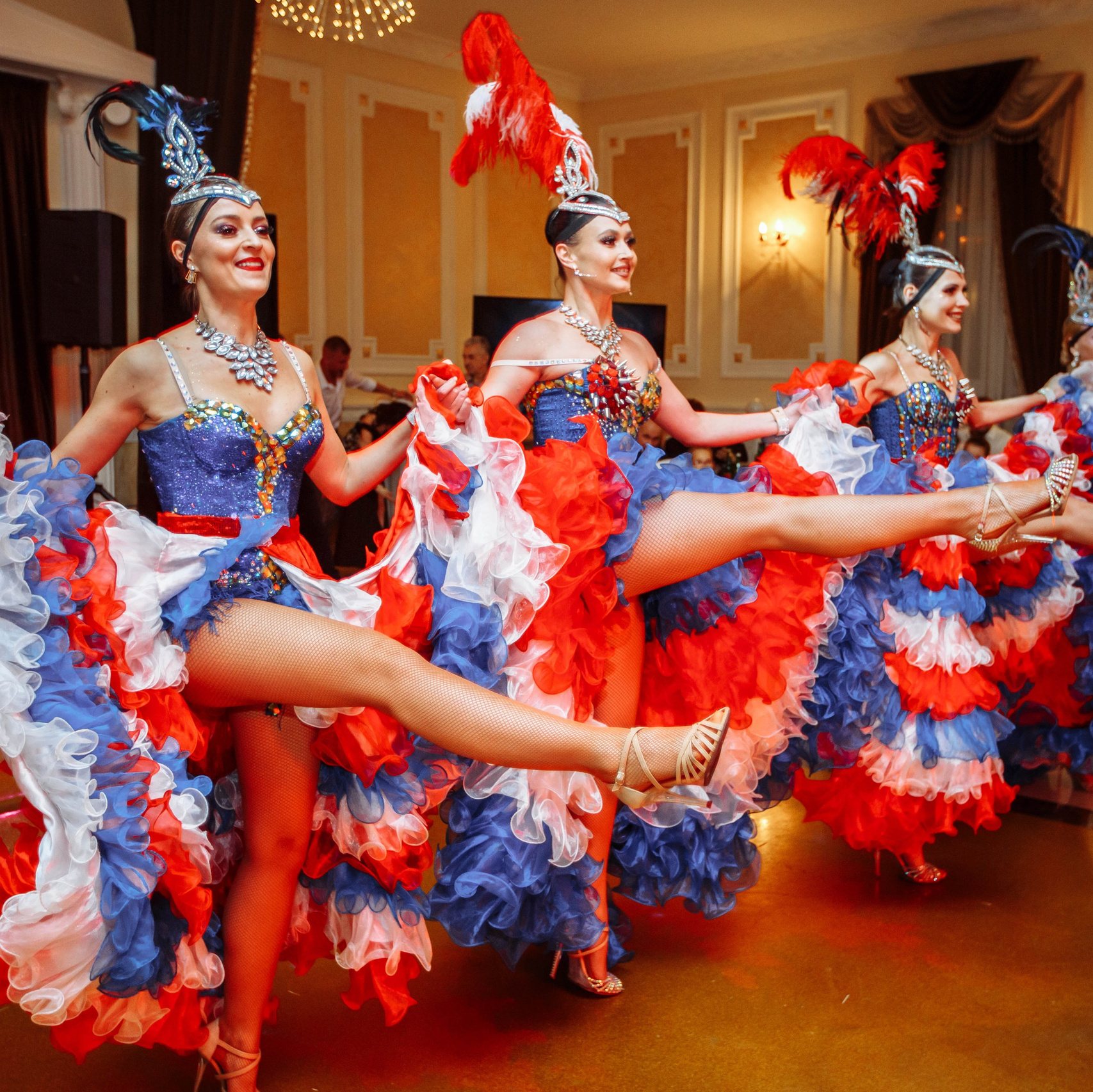 Фото и видеосъемка праздников: день рождения, юбилей, венчание, крестины, свадьба. Свадебный фотограф видеограф в ЗАГС и на свадьбу целый день Москва и МО