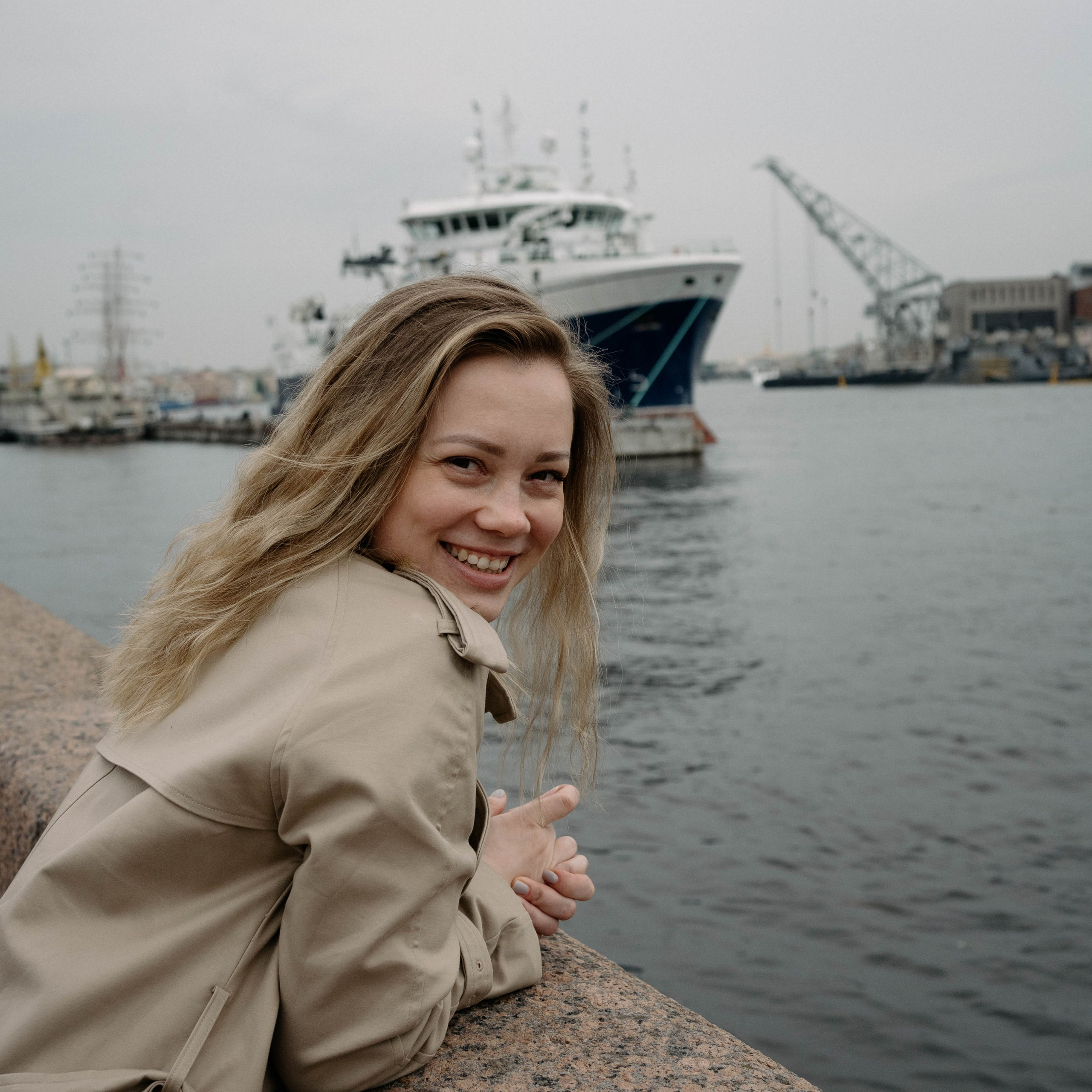 Контакты. Дизайнер по принтам в Санкт-Петербурге