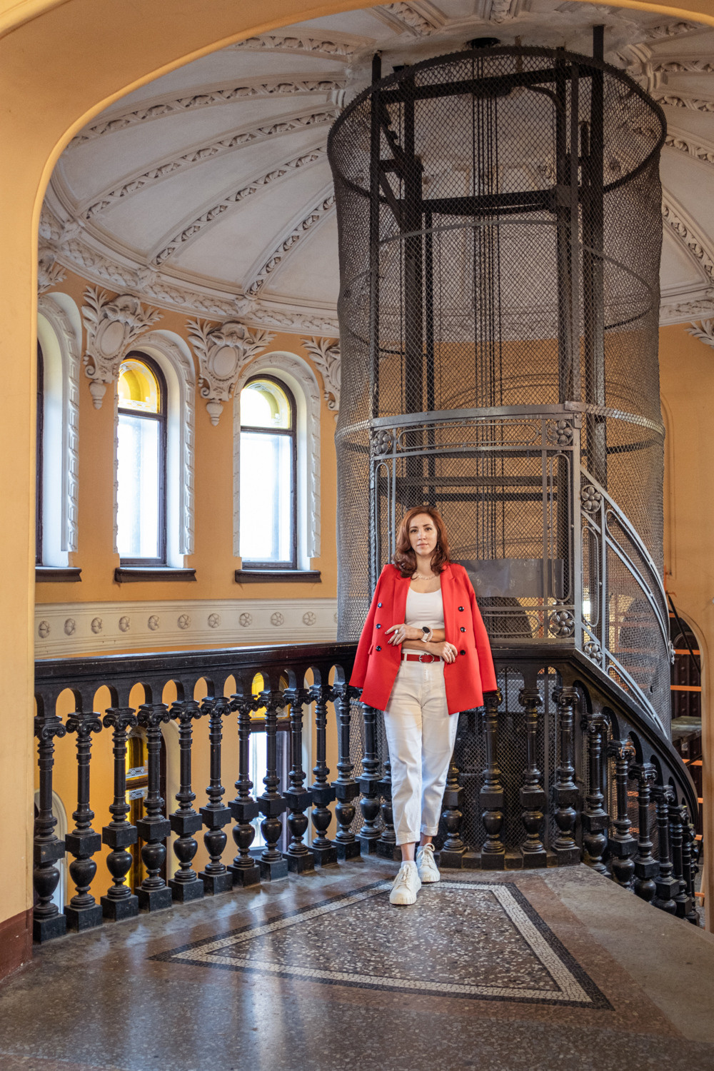 Парадная доходного дома Елисеева. Фотограф и искусствовед в Туле и Санкт-Петербурге Нелли Некрасова