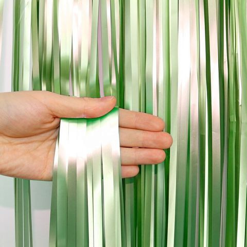 Фотозона с дождиком. Студия праздничного декора