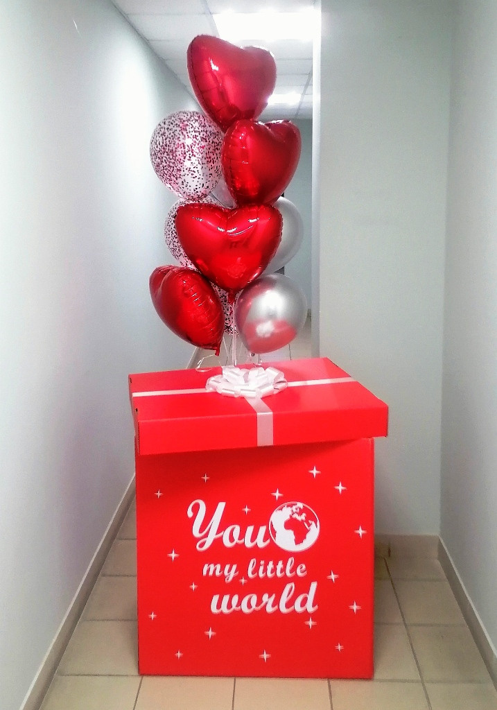 Коробка с шарами. Студия праздничного декора