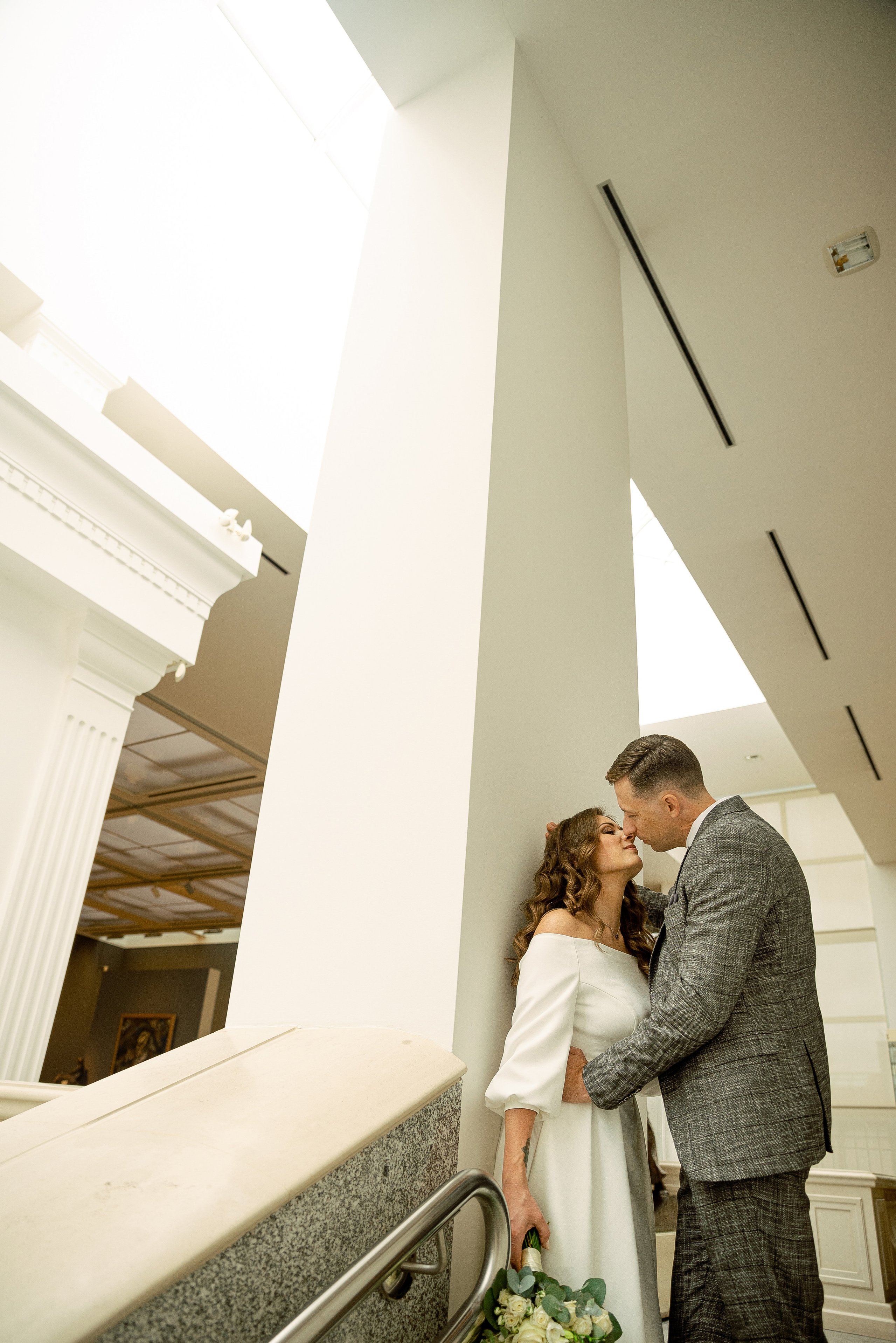 Топ локаций Минска для свадебной прогулки в дождь. Свадебный и портретный фотограф в Минске Наташа Каракулова