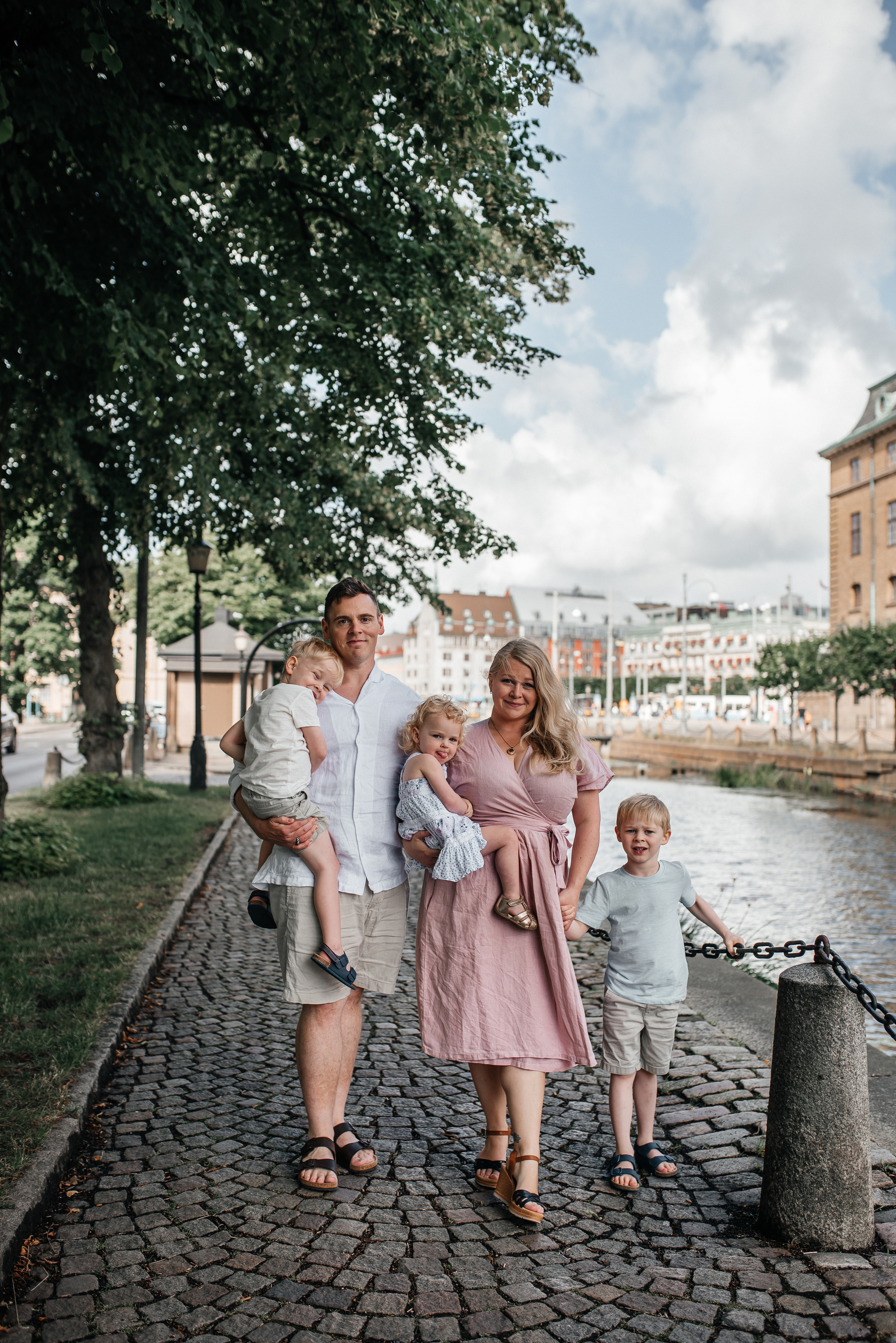 Places in the center of Gothenburg for a photo shoot. Bröllops- och familjefotograf i Halmstad | Valentina