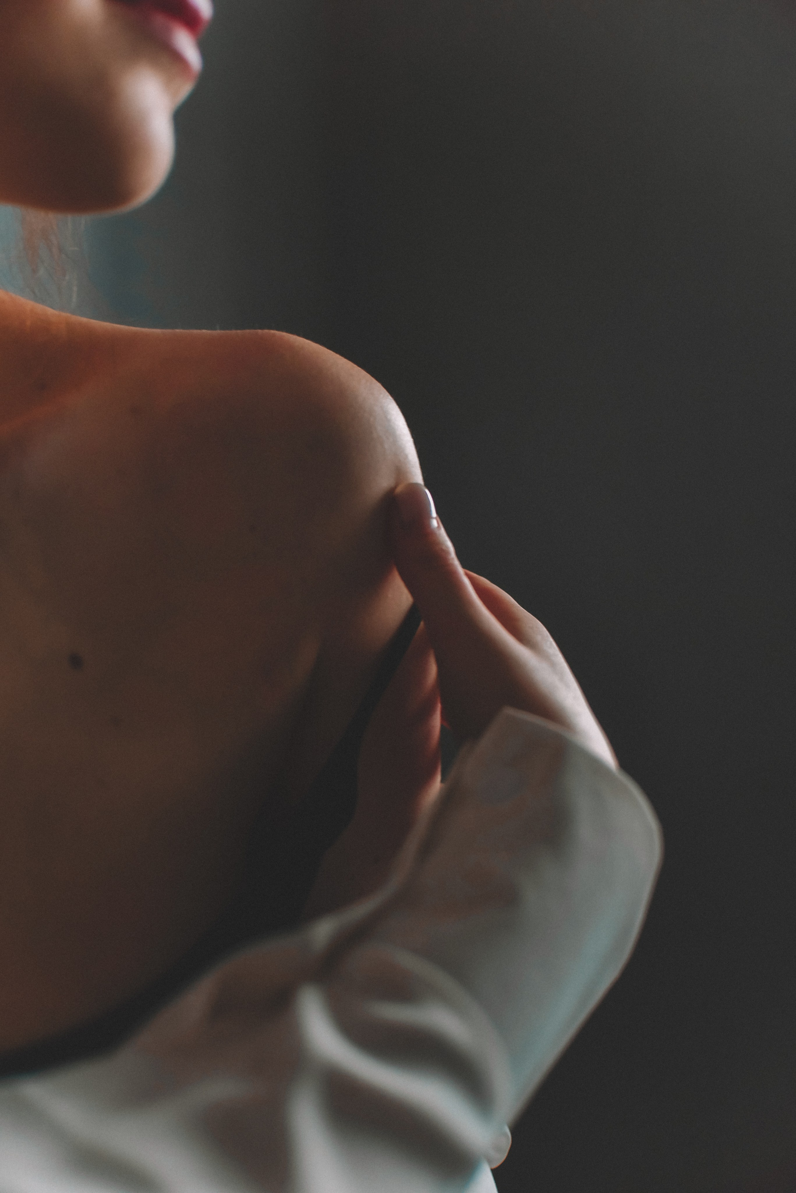 Изысканная красота тонких кистей может свести с ума.