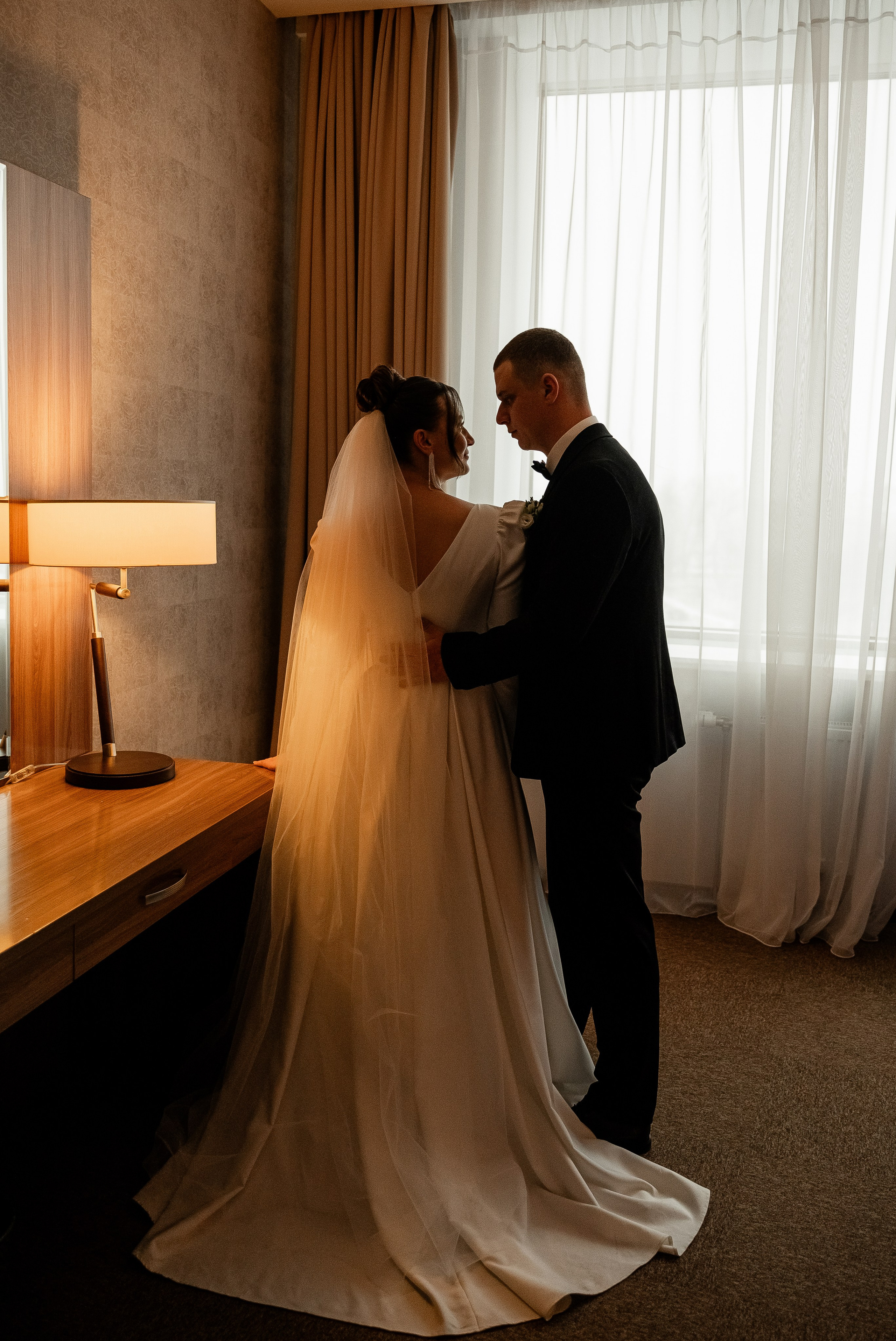 Топ локаций Минска для свадебной прогулки в дождь. Свадебный и портретный фотограф в Минске Наташа Каракулова