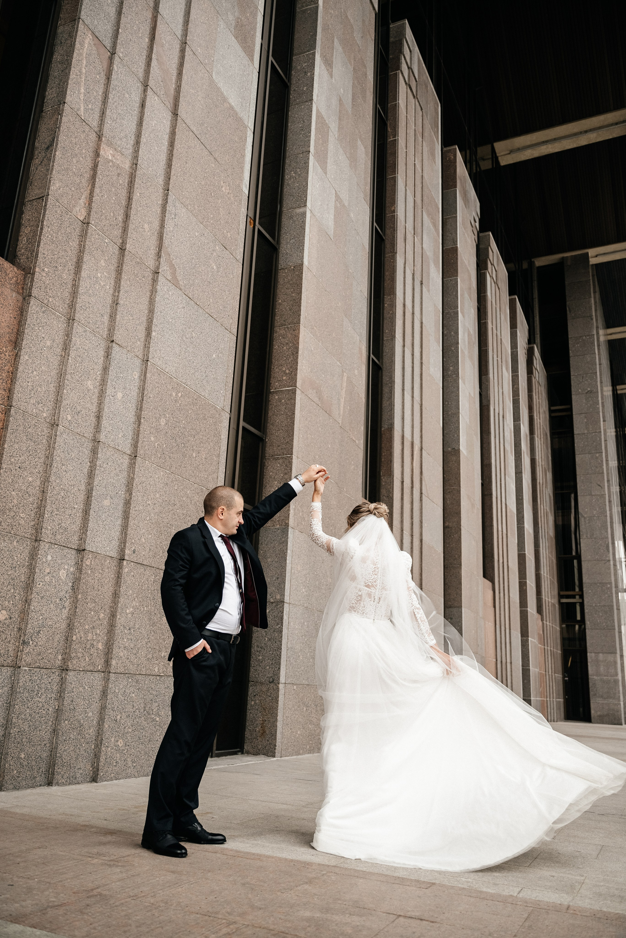 Топ локаций Минска для свадебной прогулки в дождь. Свадебный и портретный фотограф в Минске Наташа Каракулова