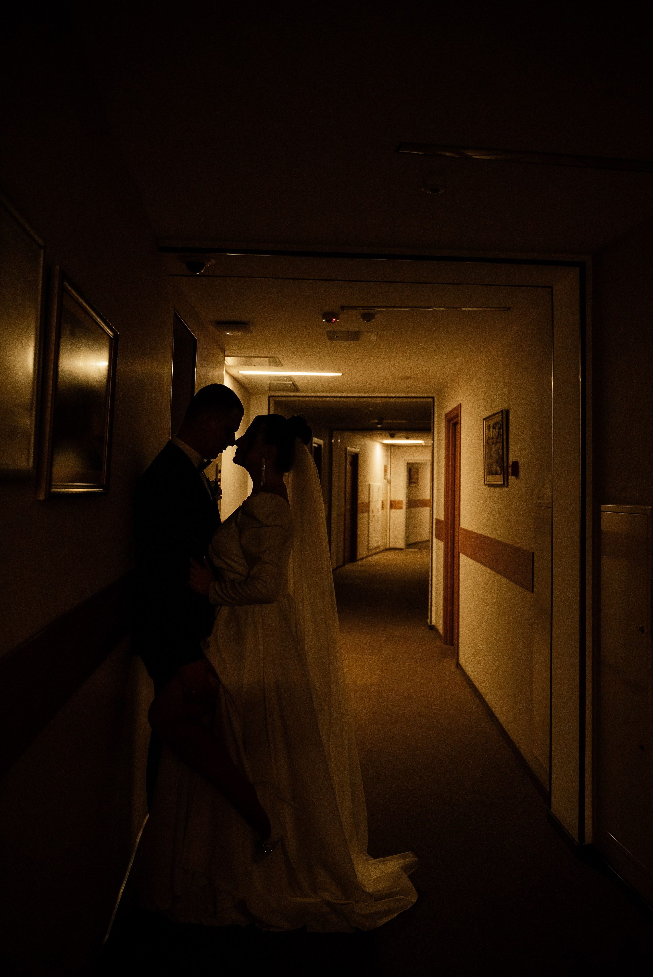 Топ локаций Минска для свадебной прогулки в дождь. Свадебный и портретный фотограф в Минске Наташа Каракулова