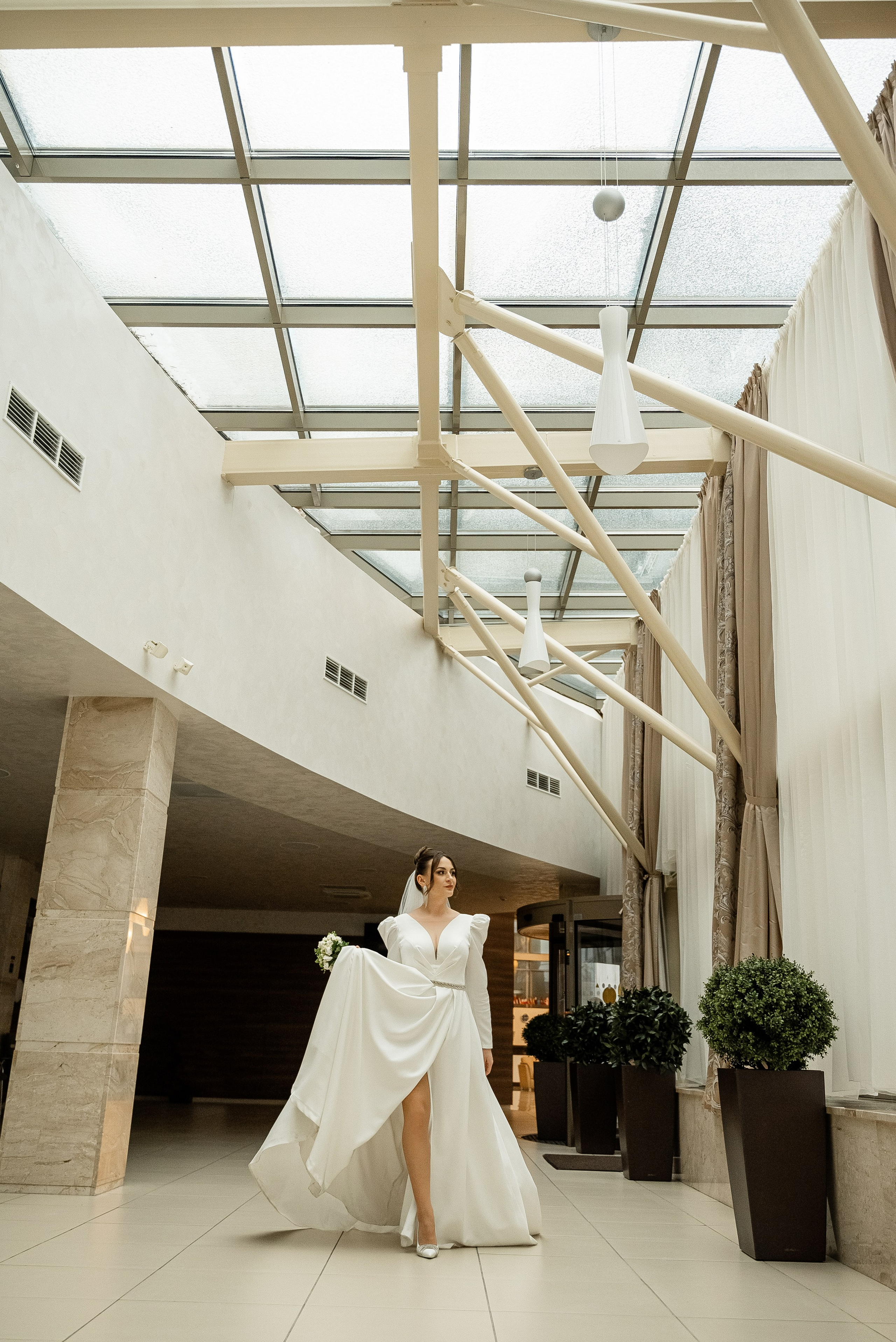 Топ локаций Минска для свадебной прогулки в дождь. Свадебный и портретный фотограф в Минске Наташа Каракулова