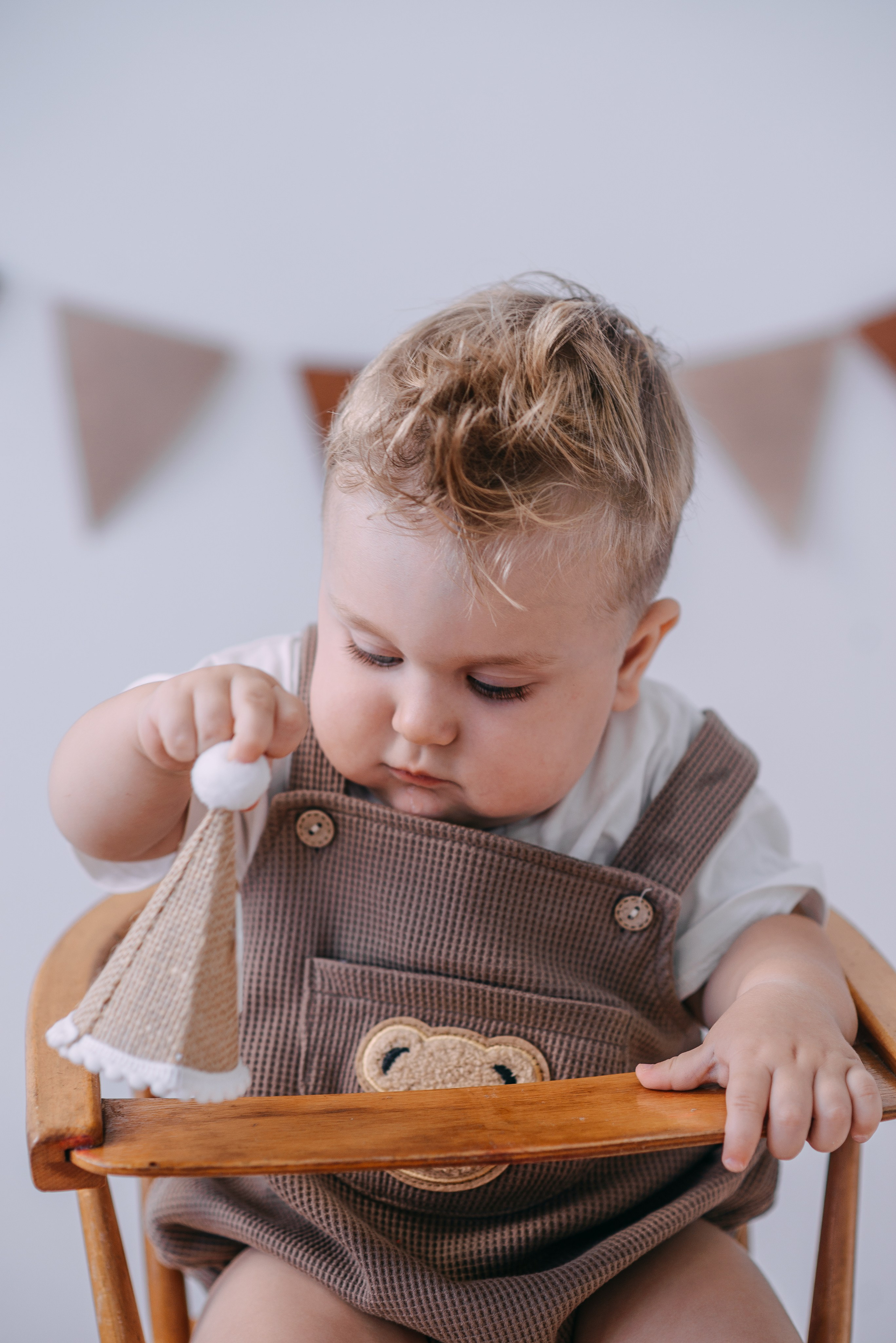 фотограв на день рождения в сартове, фотограф на годовасие сартов, деский фотограф саратов, годовасие сартов, день рождение саратов, детский фотограф сартов, детская съемка сартов, фотограф на день рождения саратов,первый день рождения ребенка сартов, фото на белом фоне сартов, минималистичные фотографии саратов