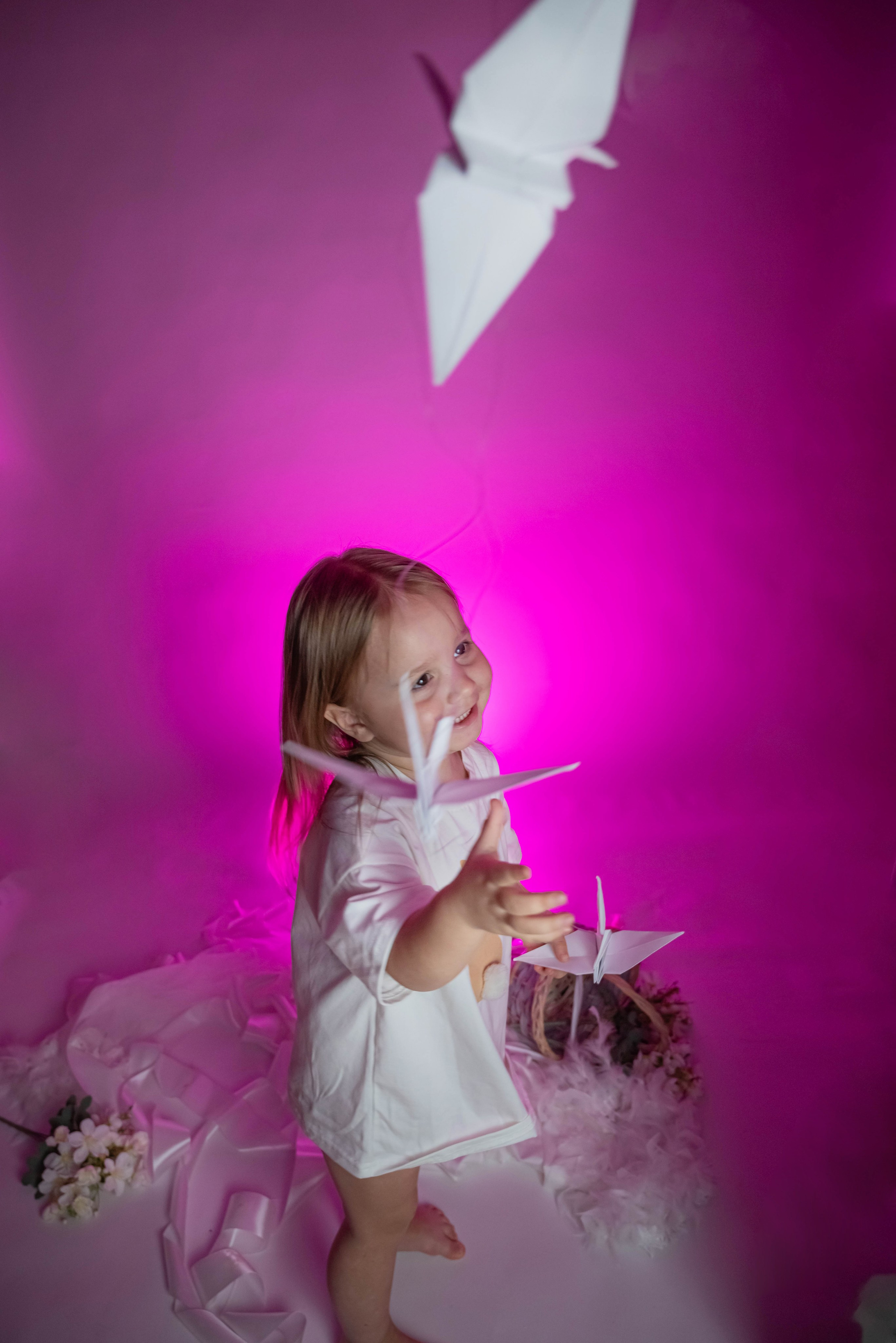 Детская фотосессия в домашней студии: интересные моменты с милыми детьми."