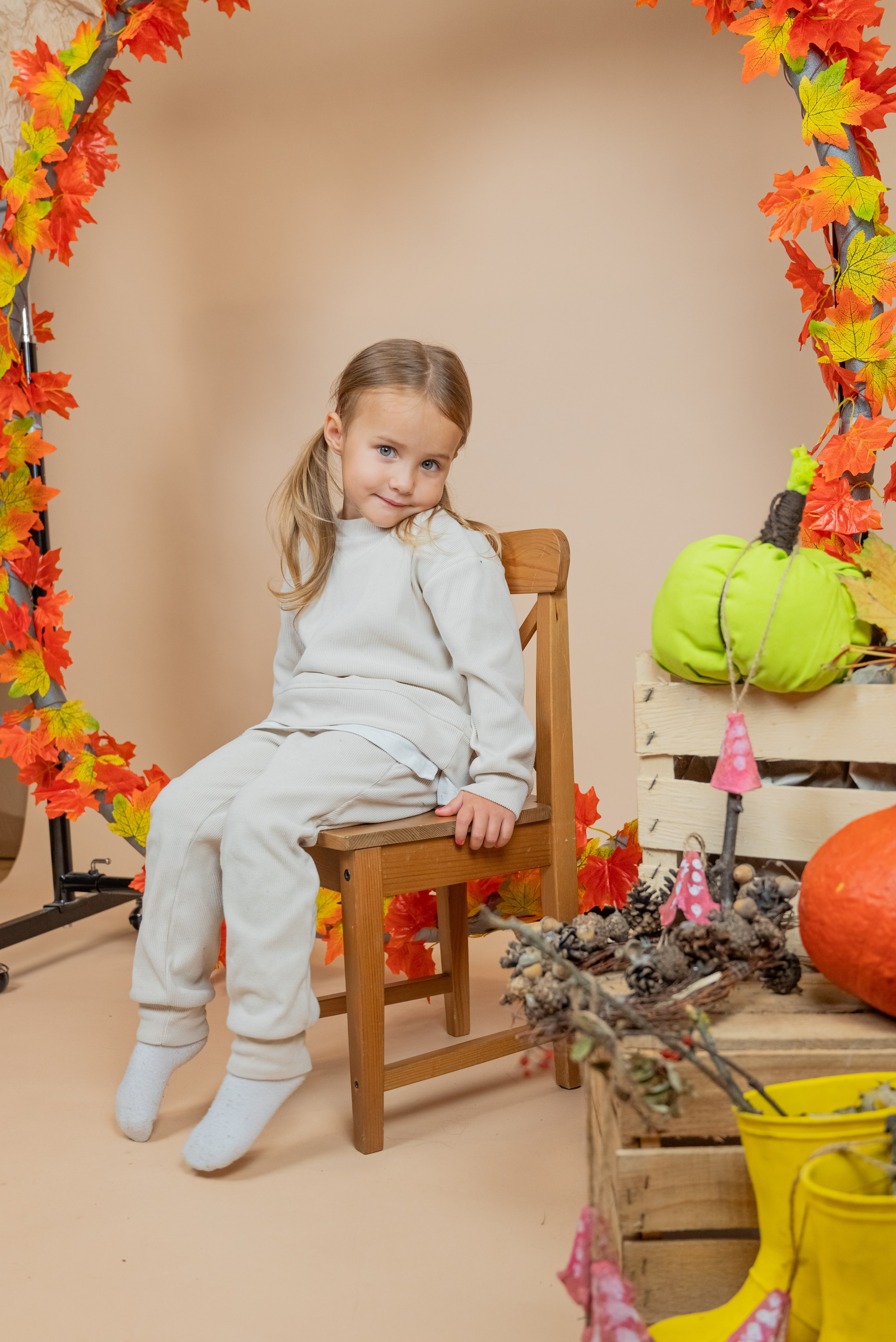 Детская фотосессия в домашней студии: интересные моменты с милыми детьми.