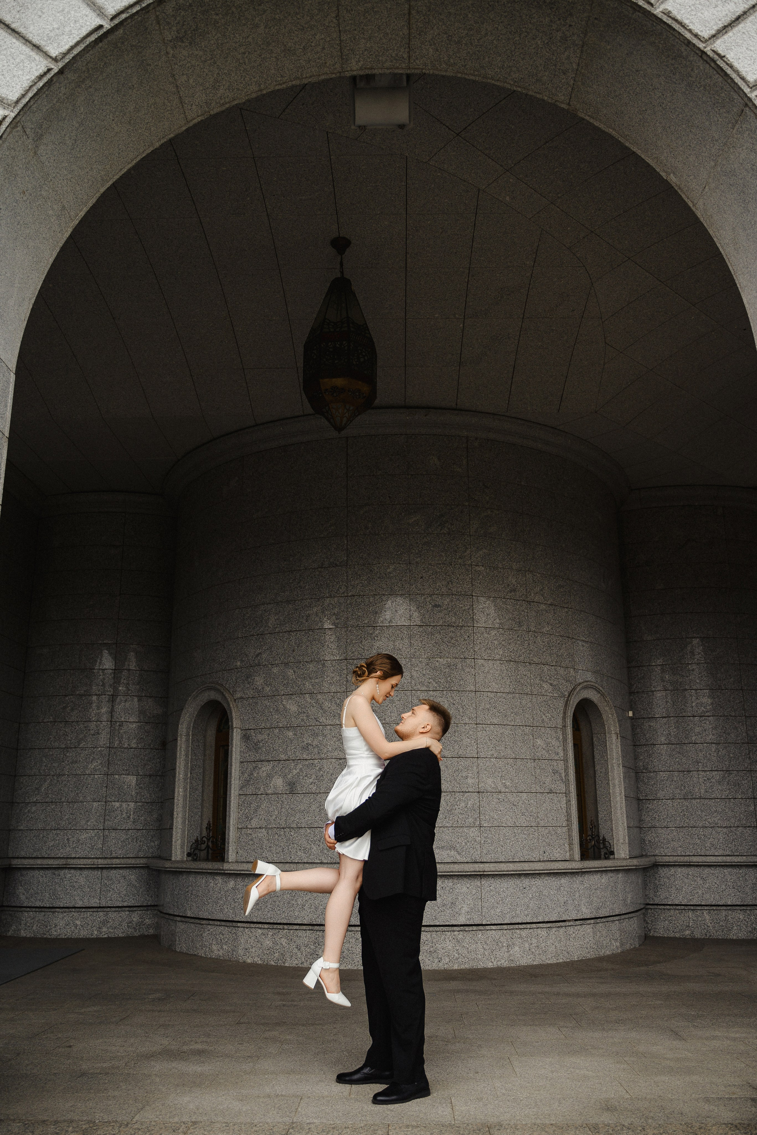 Топ локаций Минска для свадебной прогулки в дождь. Свадебный и портретный фотограф в Минске Наташа Каракулова