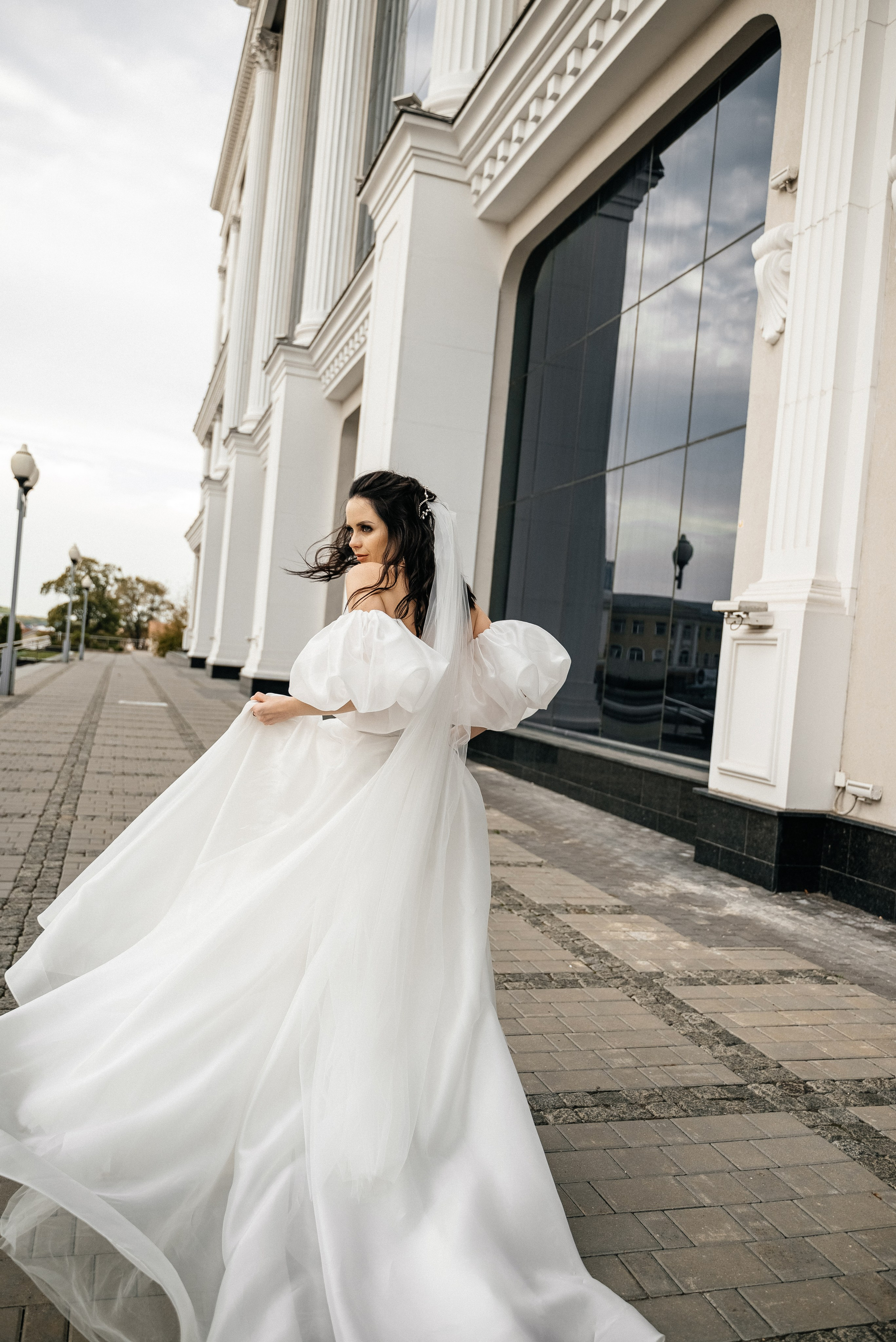 Топ локаций Минска для свадебной прогулки в дождь. Свадебный и портретный фотограф в Минске Наташа Каракулова