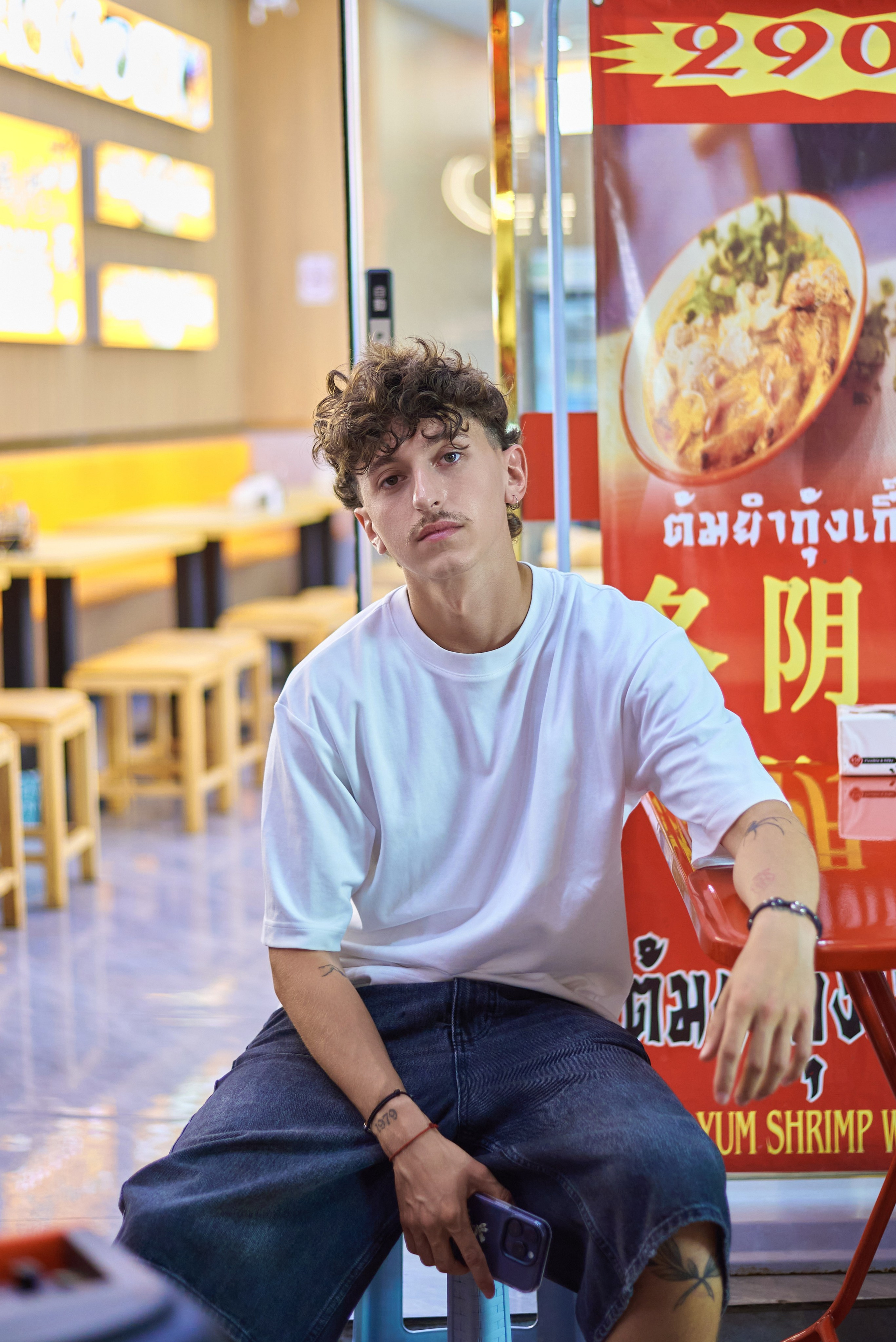 Solo Photoshoot for Men in Bangkok: How to Look Confident and Cool on Camera. Photographer Bangkok — Pattaya | фотограф Бангкок — Паттайа