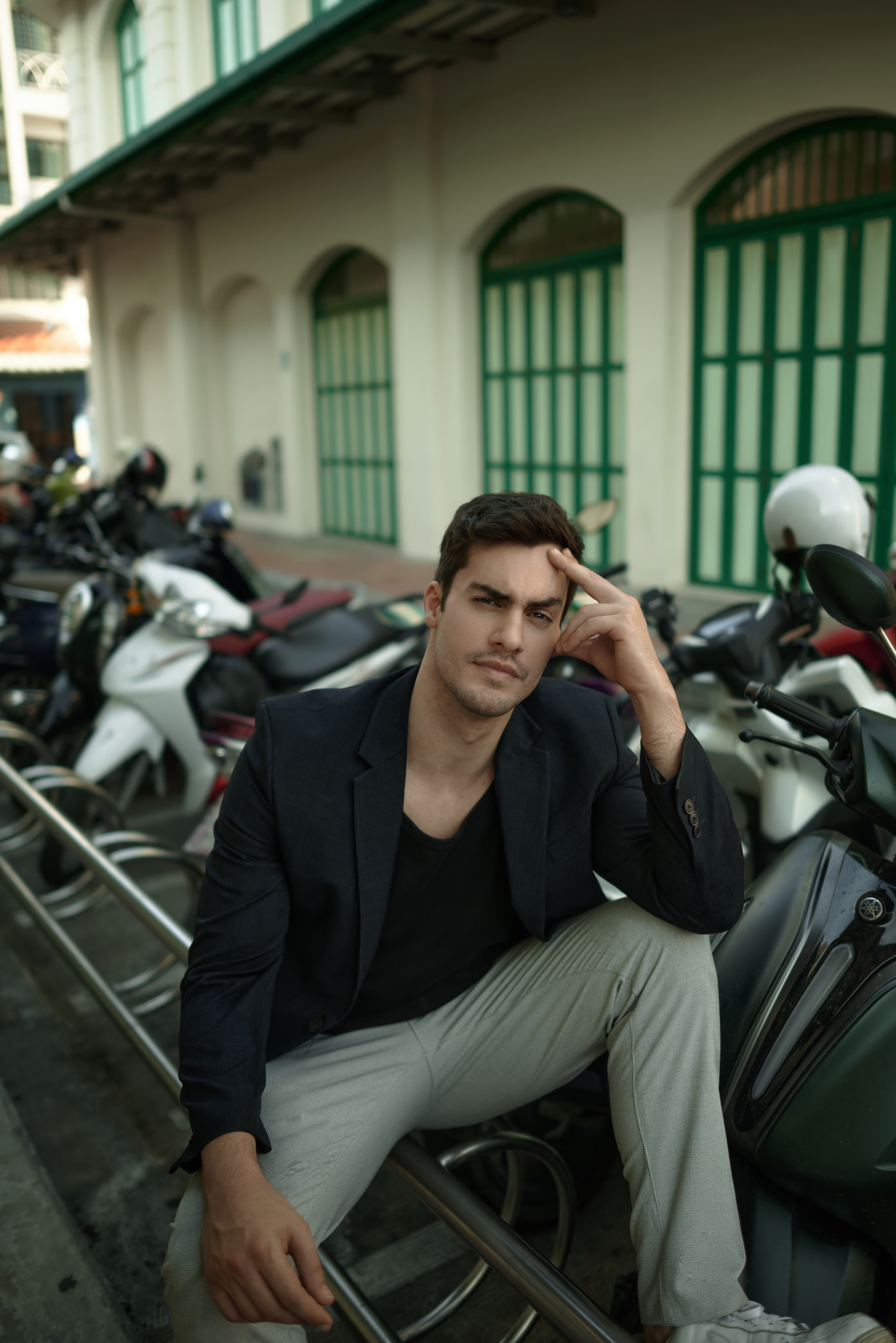 Solo Photoshoot for Men in Bangkok: How to Look Confident and Cool on Camera. Photographer Bangkok — Pattaya | фотограф Бангкок — Паттайа