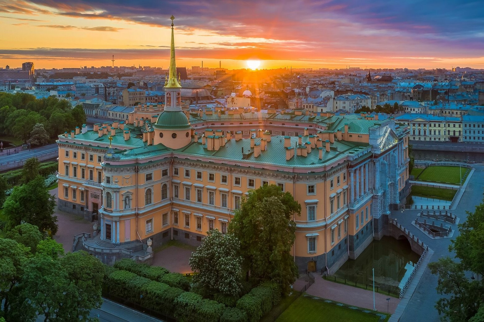 Красивые места для свадебной фотоссессии в Санкт-Петербурге. Фото и Видеосъемка на ваше мероприятие. Александр Романов