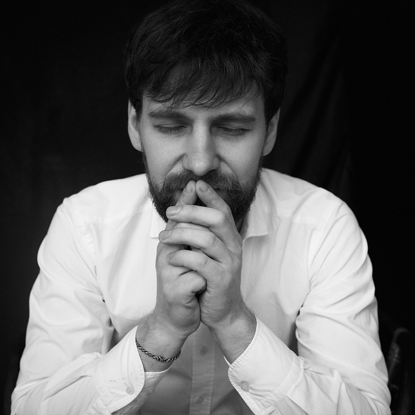 Контакты. Студийный и лайфстайл фотограф в Санкт-Петербурге Карлюк Анатолий