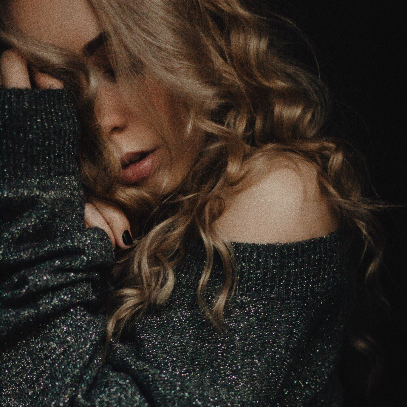 Недорогой фотограф в Москве контакты связаться через социальные сети.