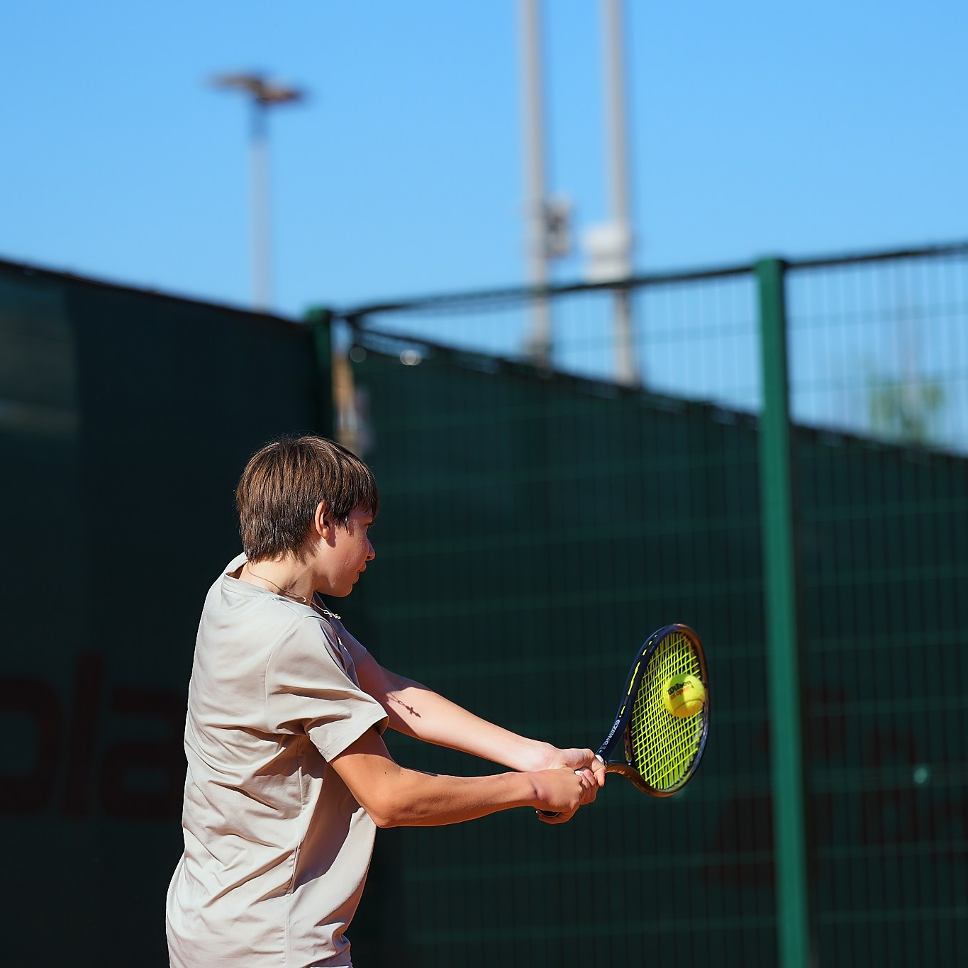 Золотое правило: после каждой десятой полноценной тренировки (или раньше, если играете интенсивно) планируйте перетяжку.· Ориентируйтесь на. Тренировки по теннису для всех уровней | Кастомизация ракеток для тенниса, падел-тенниса и сквоша