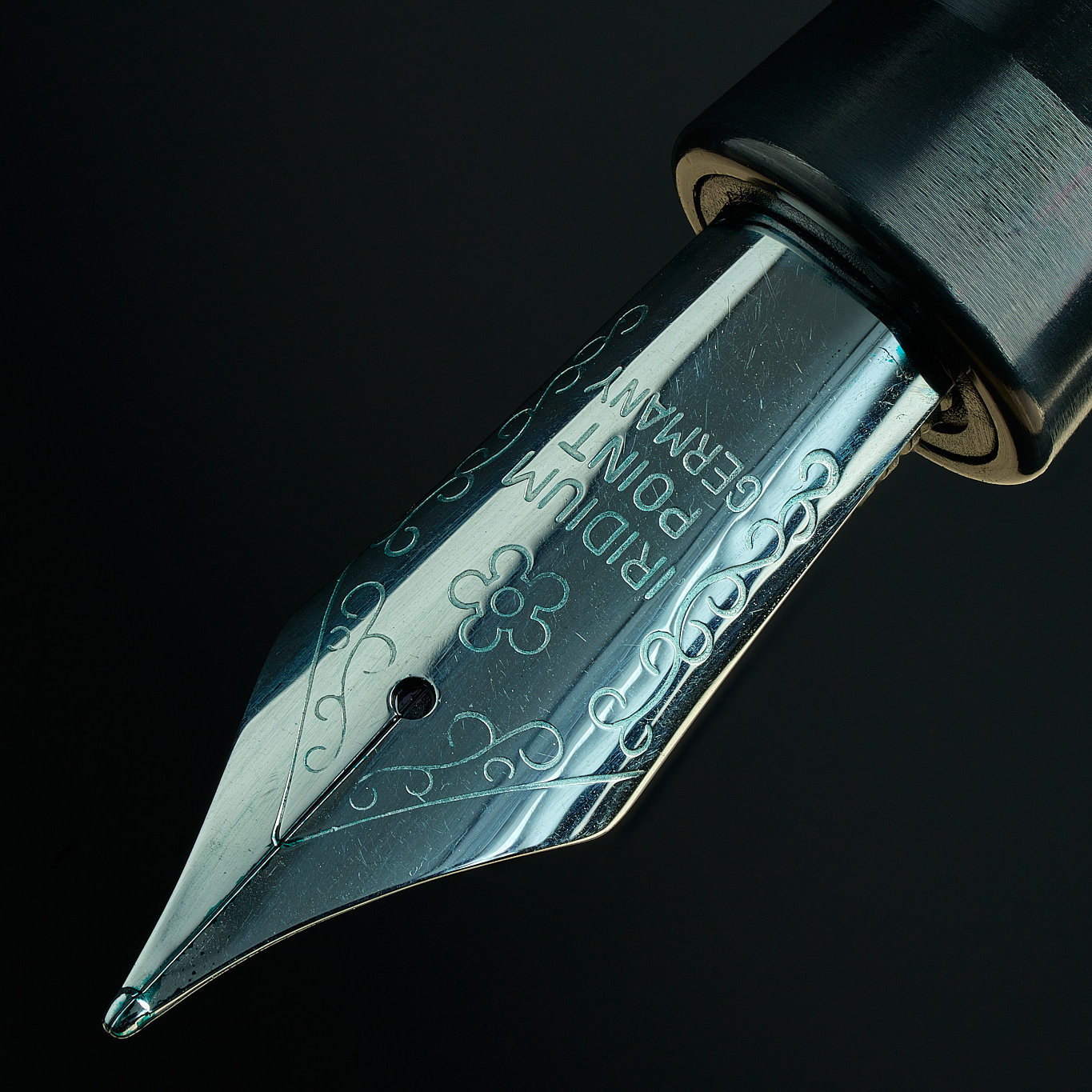 Контакты. Профессиональный фотограф в Алматы — Константин Чернобаев