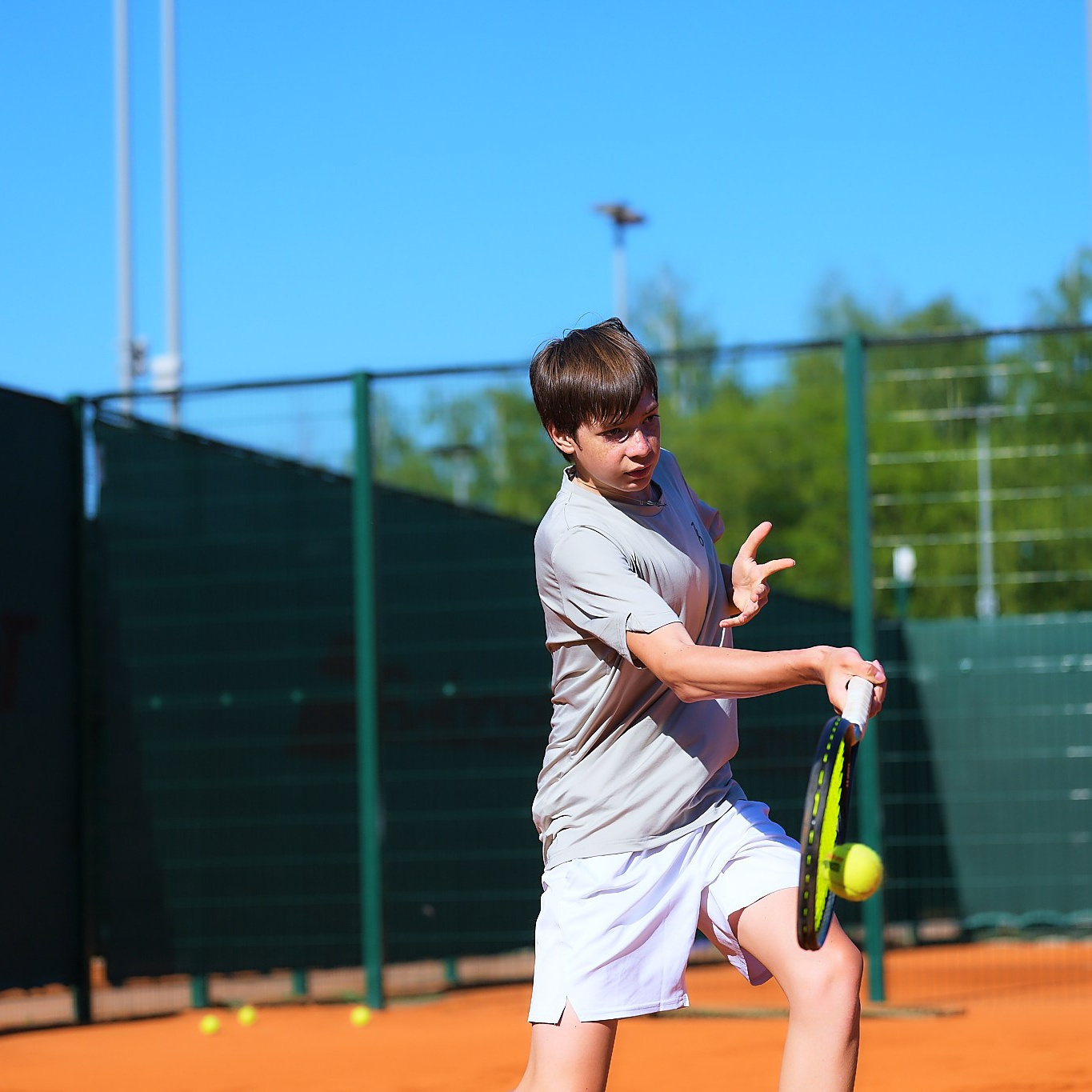 Золотое правило: после каждой десятой полноценной тренировки (или раньше, если играете интенсивно) планируйте перетяжку.· Ориентируйтесь на. Тренировки по теннису для всех уровней | Кастомизация ракеток для тенниса, падел-тенниса и сквоша