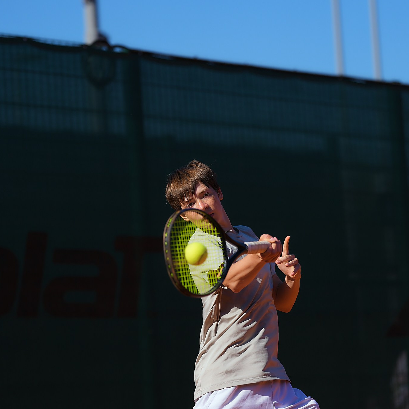 Золотое правило: после каждой десятой полноценной тренировки (или раньше, если играете интенсивно) планируйте перетяжку.· Ориентируйтесь на. Тренировки по теннису для всех уровней | Кастомизация ракеток для тенниса, падел-тенниса и сквоша