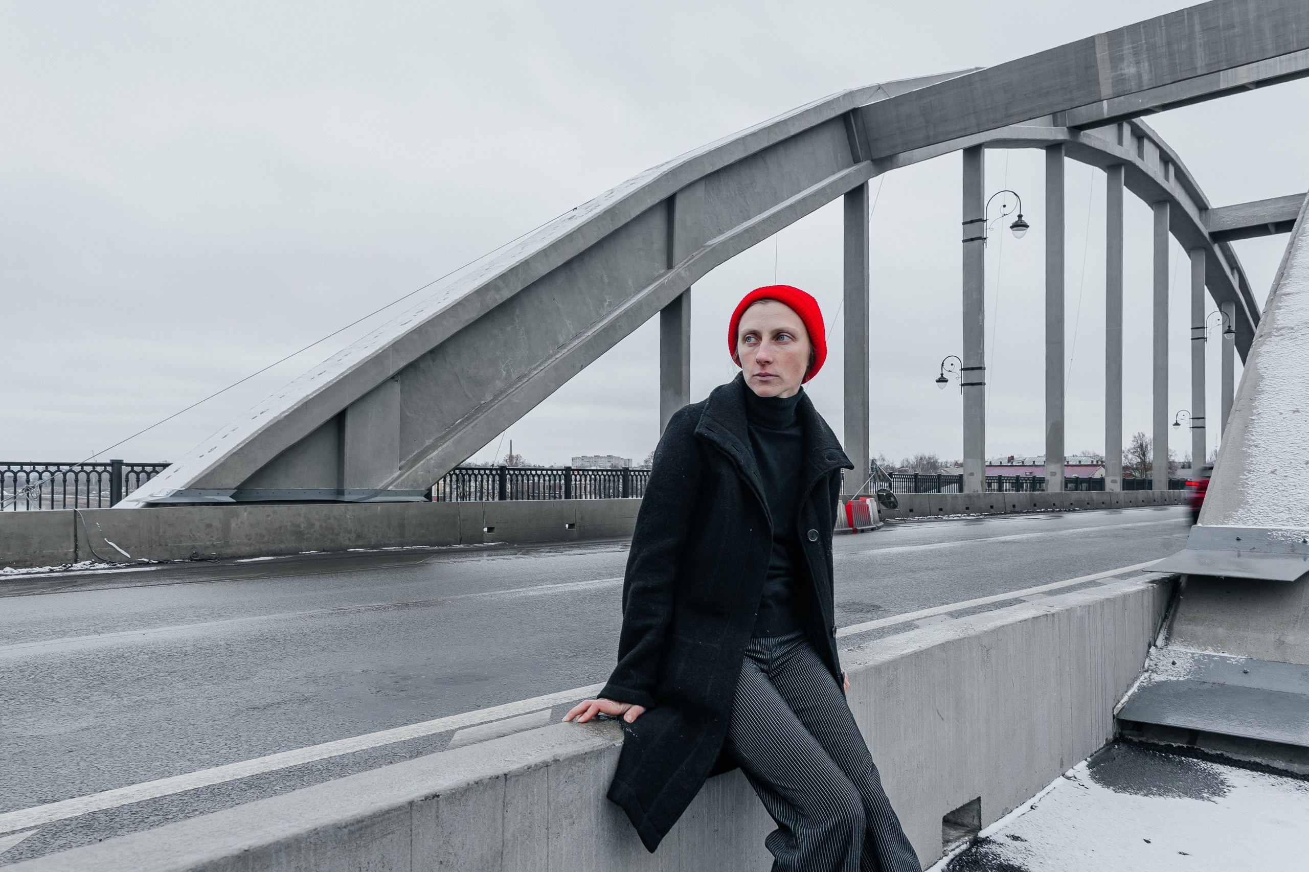 Мост в Рыбинске, графичные линии и формы, монохромная фотосъёмка с Настей, лёгкие цветовые акценты